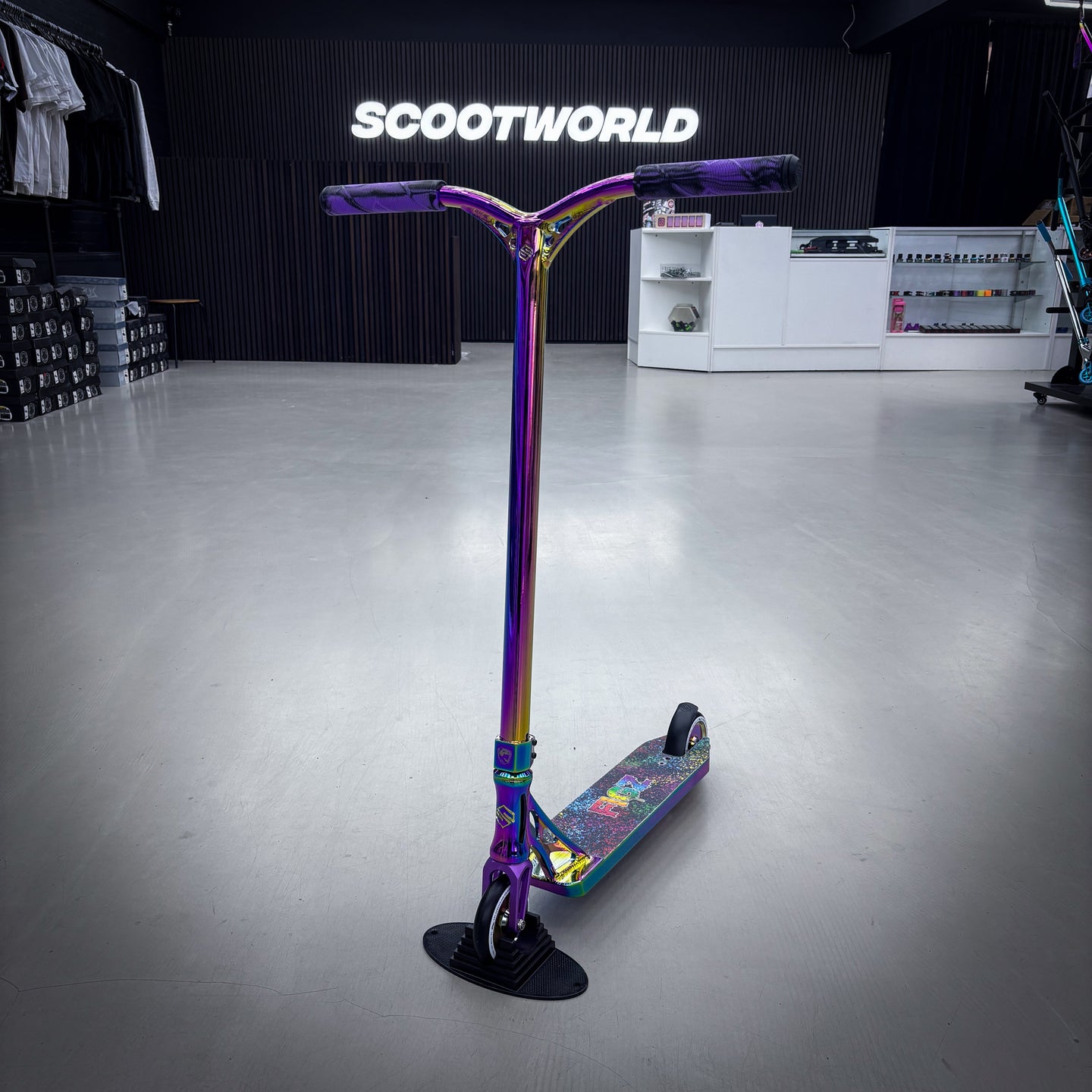 Striker Full Rainbow Custom Build - Rainbow-ScootWorld.se