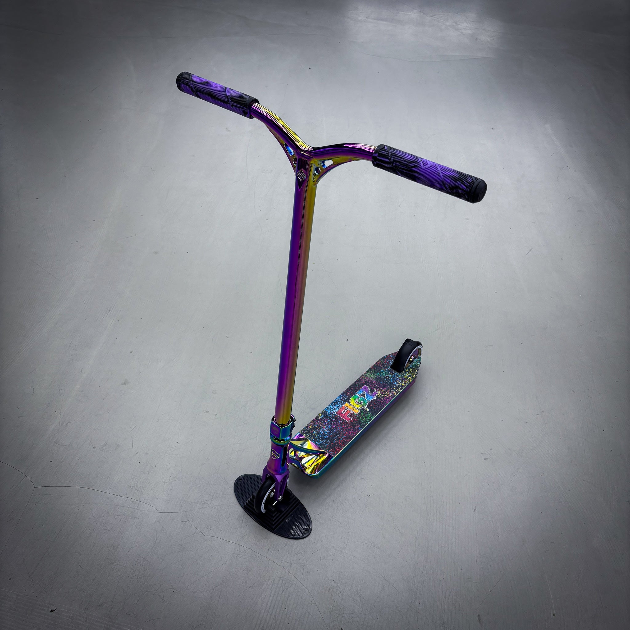 Striker Full Rainbow Custom Build - Rainbow-ScootWorld.se