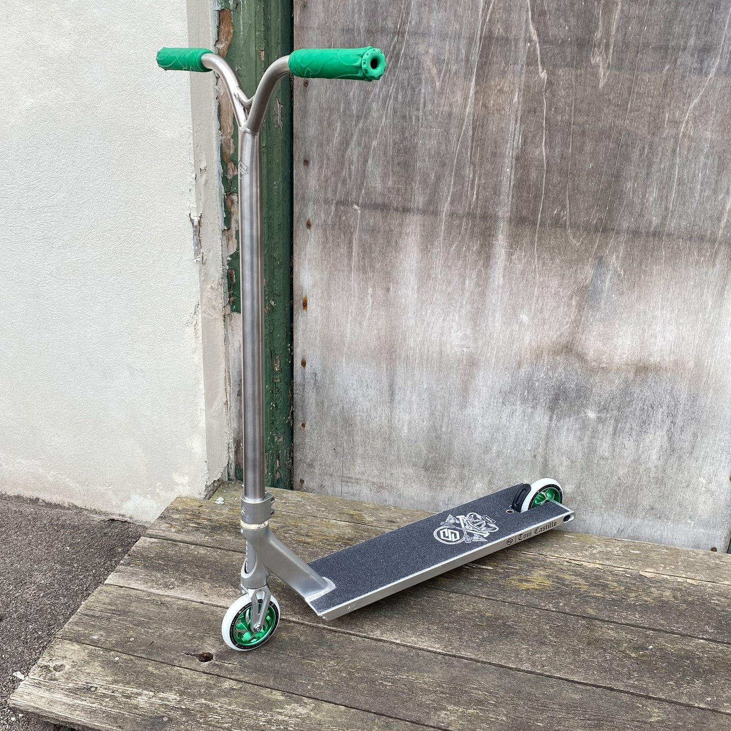 Striker Silver/Green Street Custom Build - Silver/Grön-ScootWorld.se