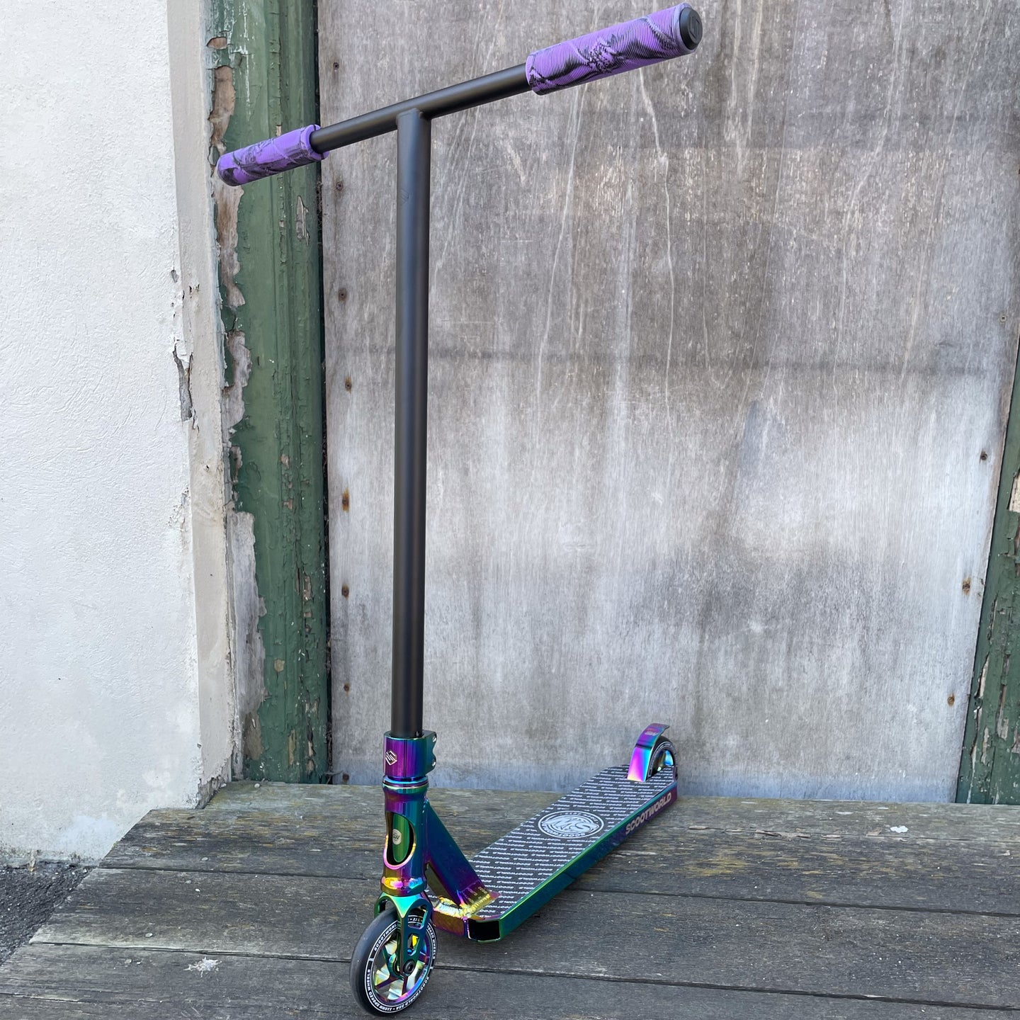 ScootWorld Gravis Custom Build Trick Sparkcykel - Svart/Rainbow-ScootWorld.se