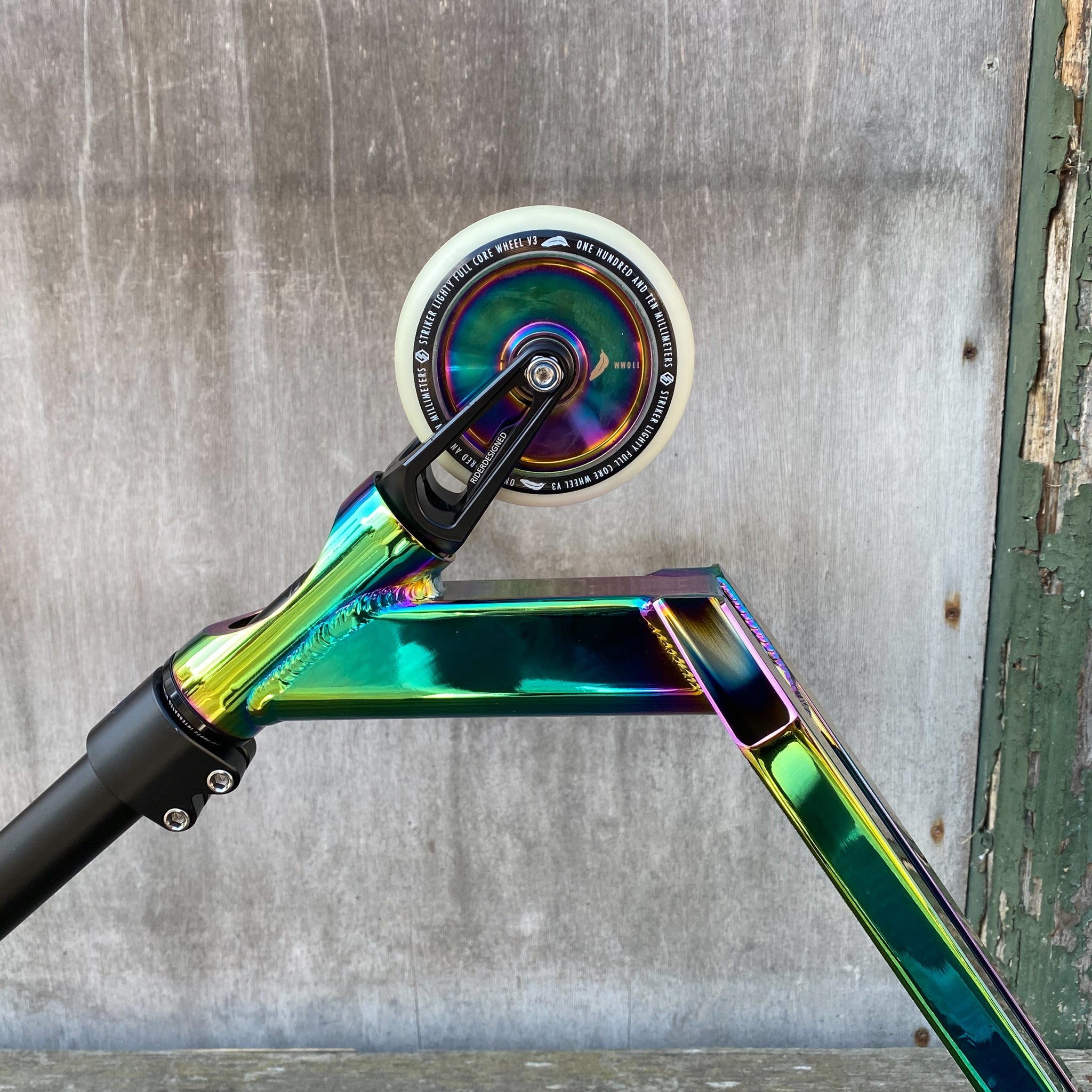 Striker Rainbow Custom Build - Rainbow-ScootWorld.se