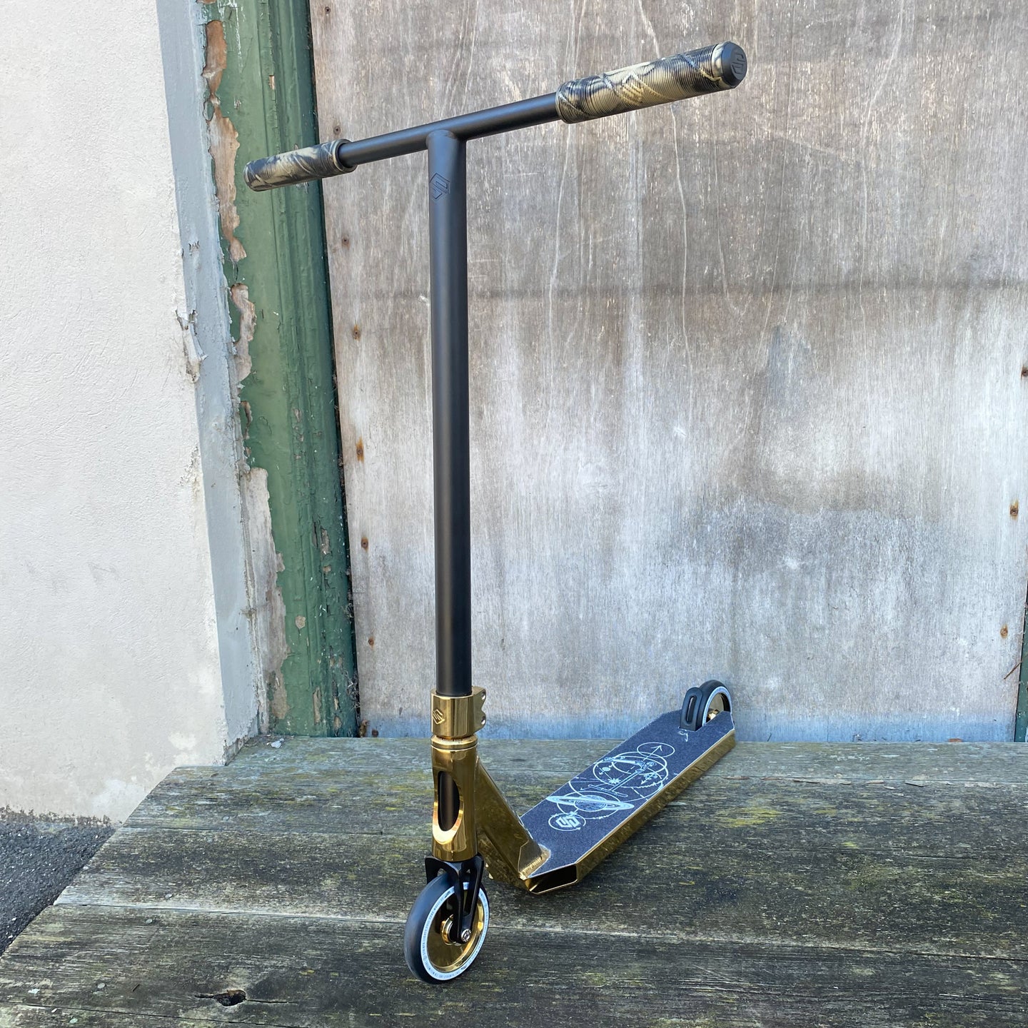 Striker Golden Custom Build - Svart/Gold-ScootWorld.se