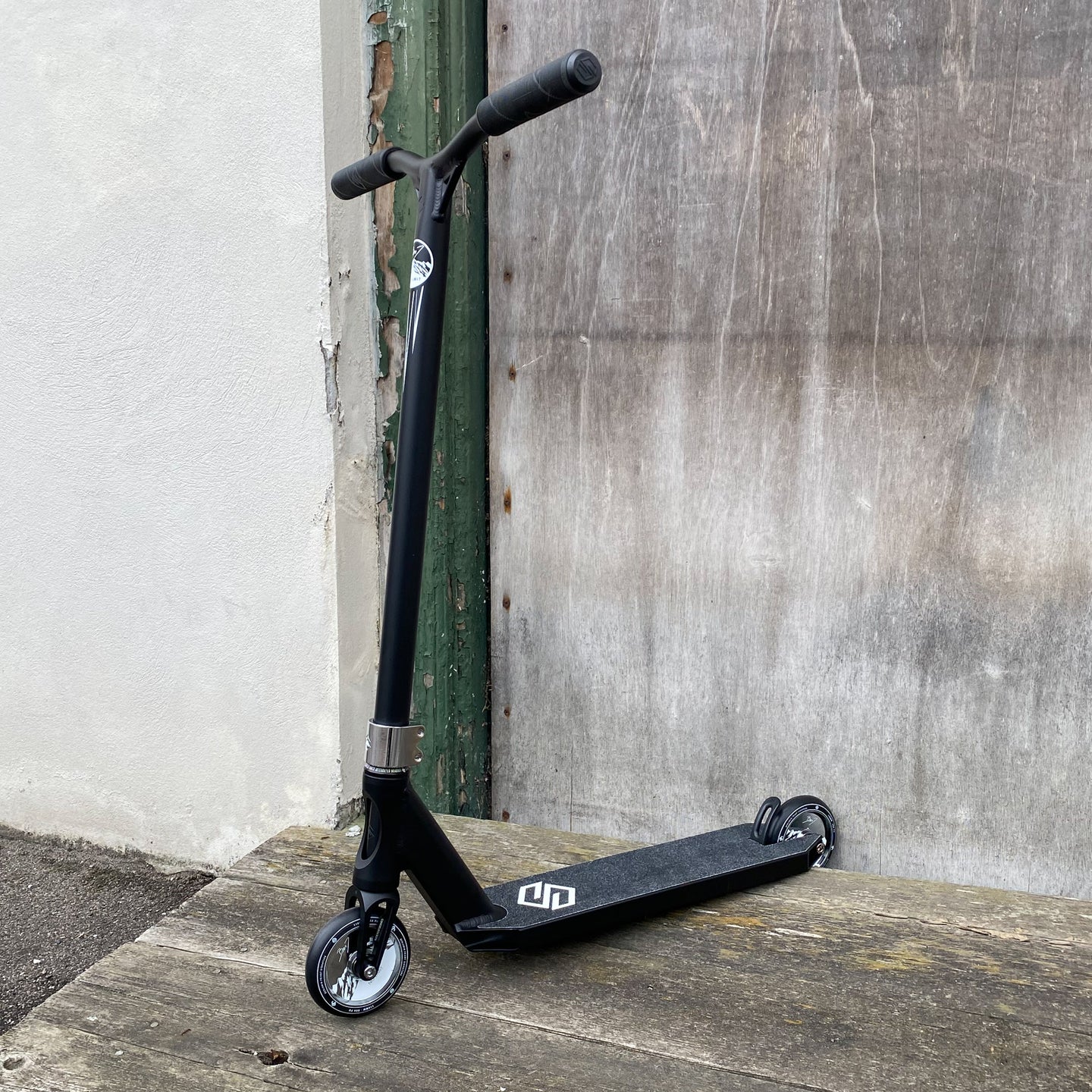 Striker BenJ Bar Custom Build - Svart-ScootWorld.se