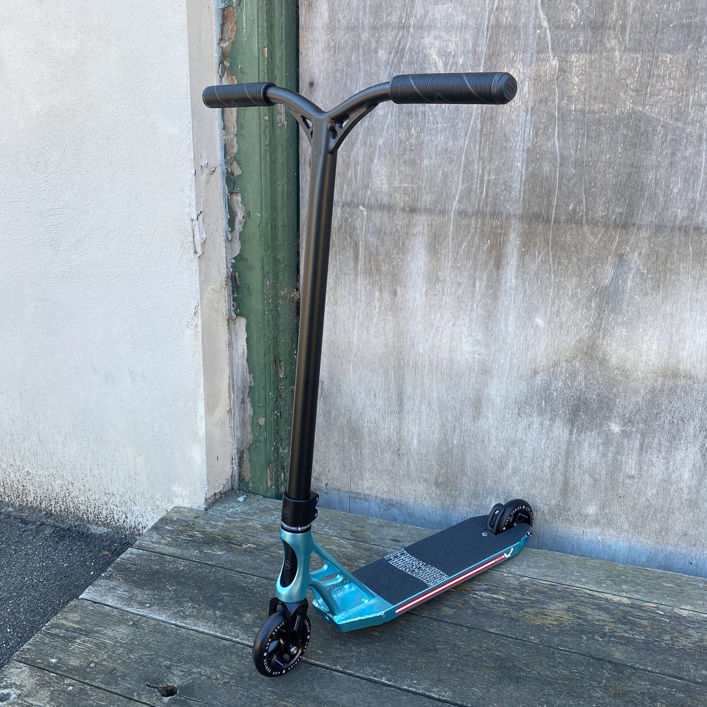 Striker BGSEAKK/Lux Custom Build - Svart/Blå-ScootWorld.se