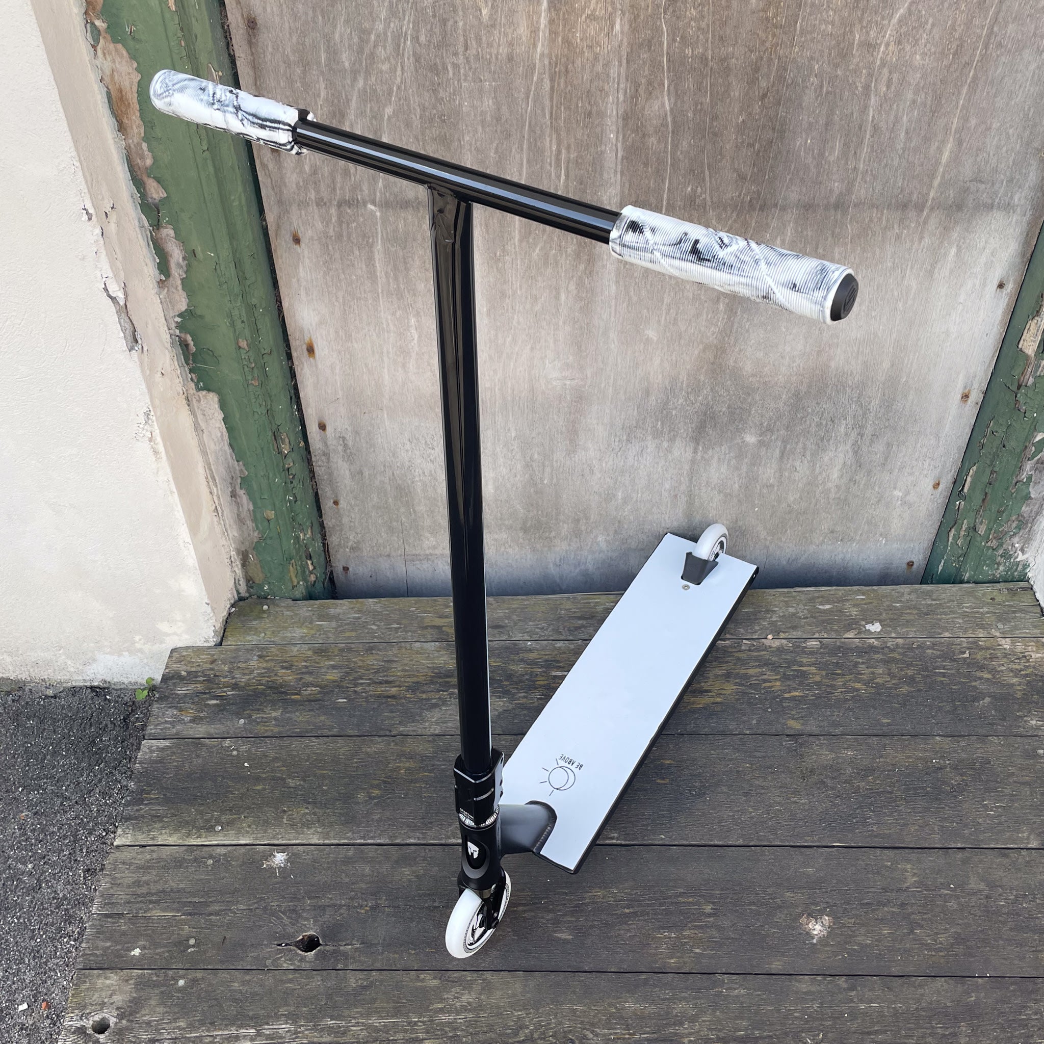 ScootWorld Black & White Street Custom Build - Svart/Vit-ScootWorld.se