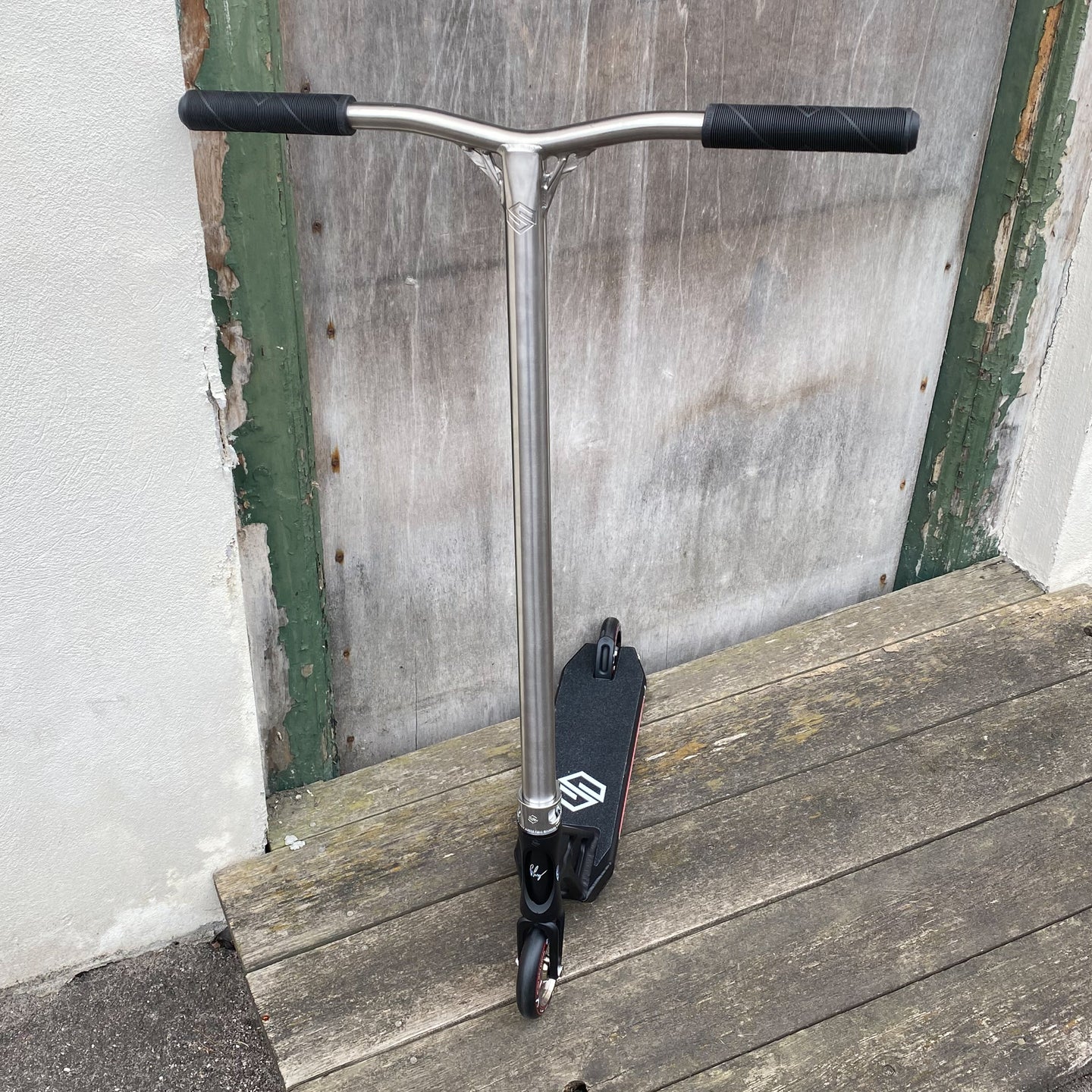 Striker BGSEAKK Titan Custom Build - Svart/Silver-ScootWorld.se
