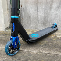 Striker Black/Blue Custom Build - Svart/Blå-ScootWorld.se