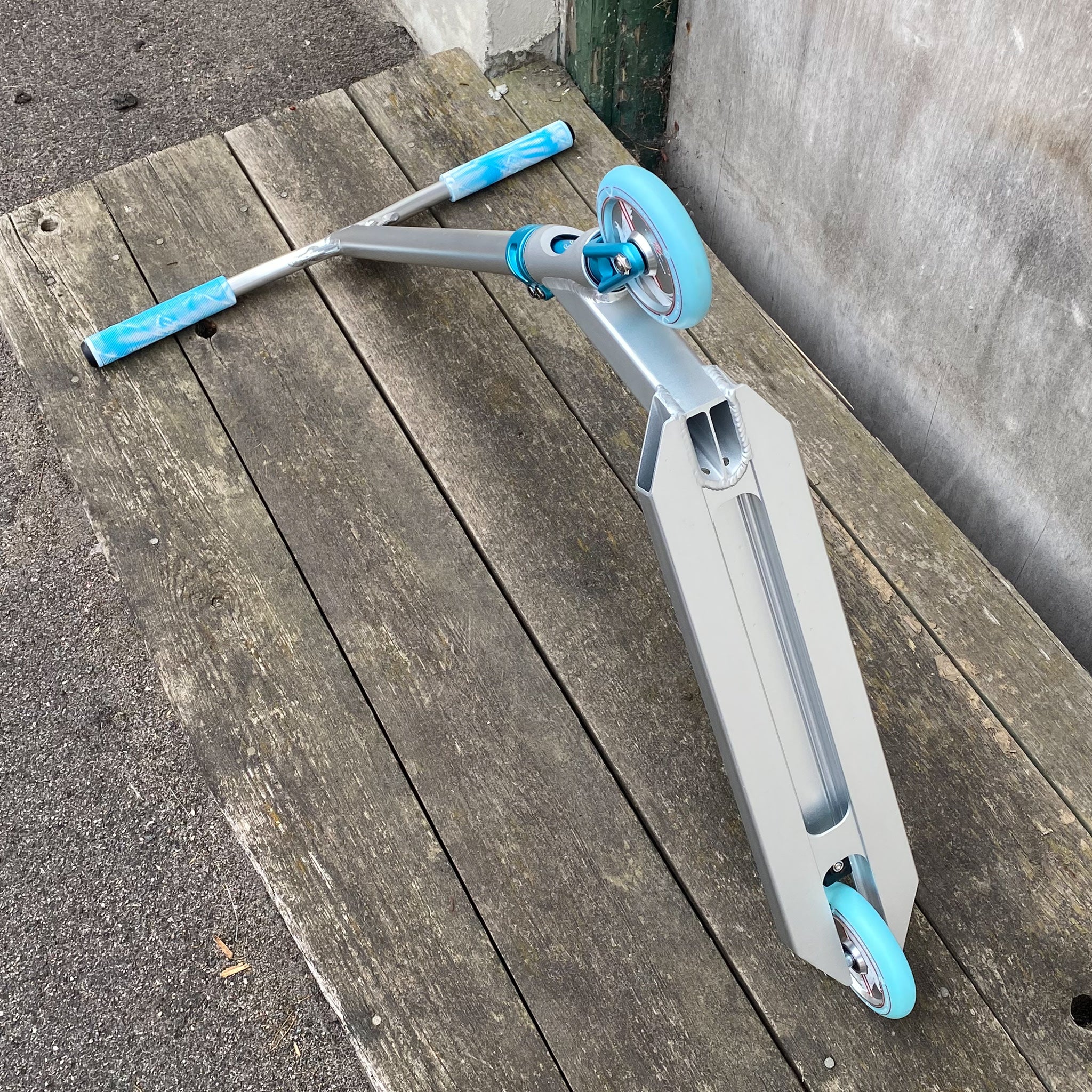 Striker Silver/Teal Custom Build - Silver/Turkos-ScootWorld.se
