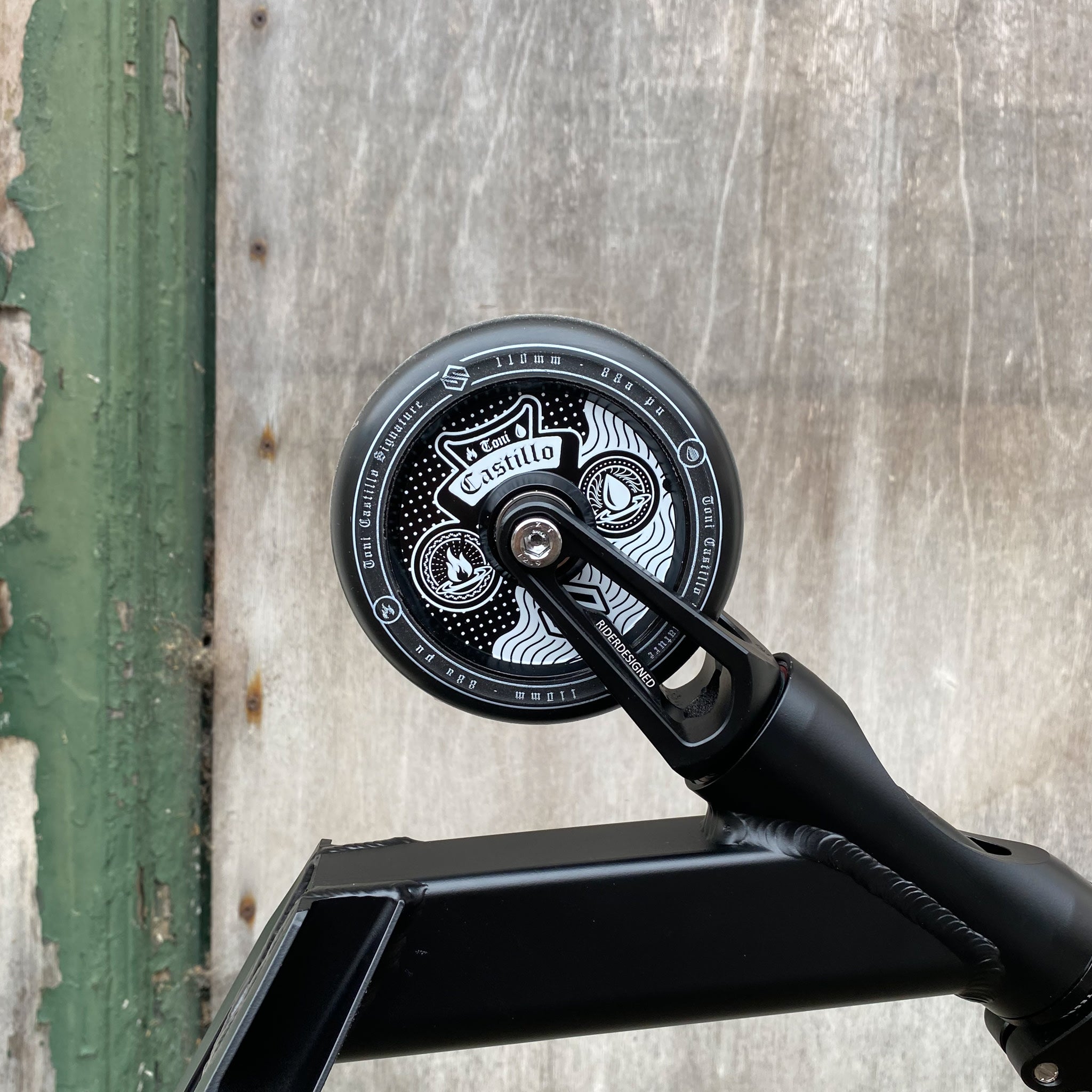 Striker x ScootWorld Titan Custom Build - Svart-ScootWorld.se