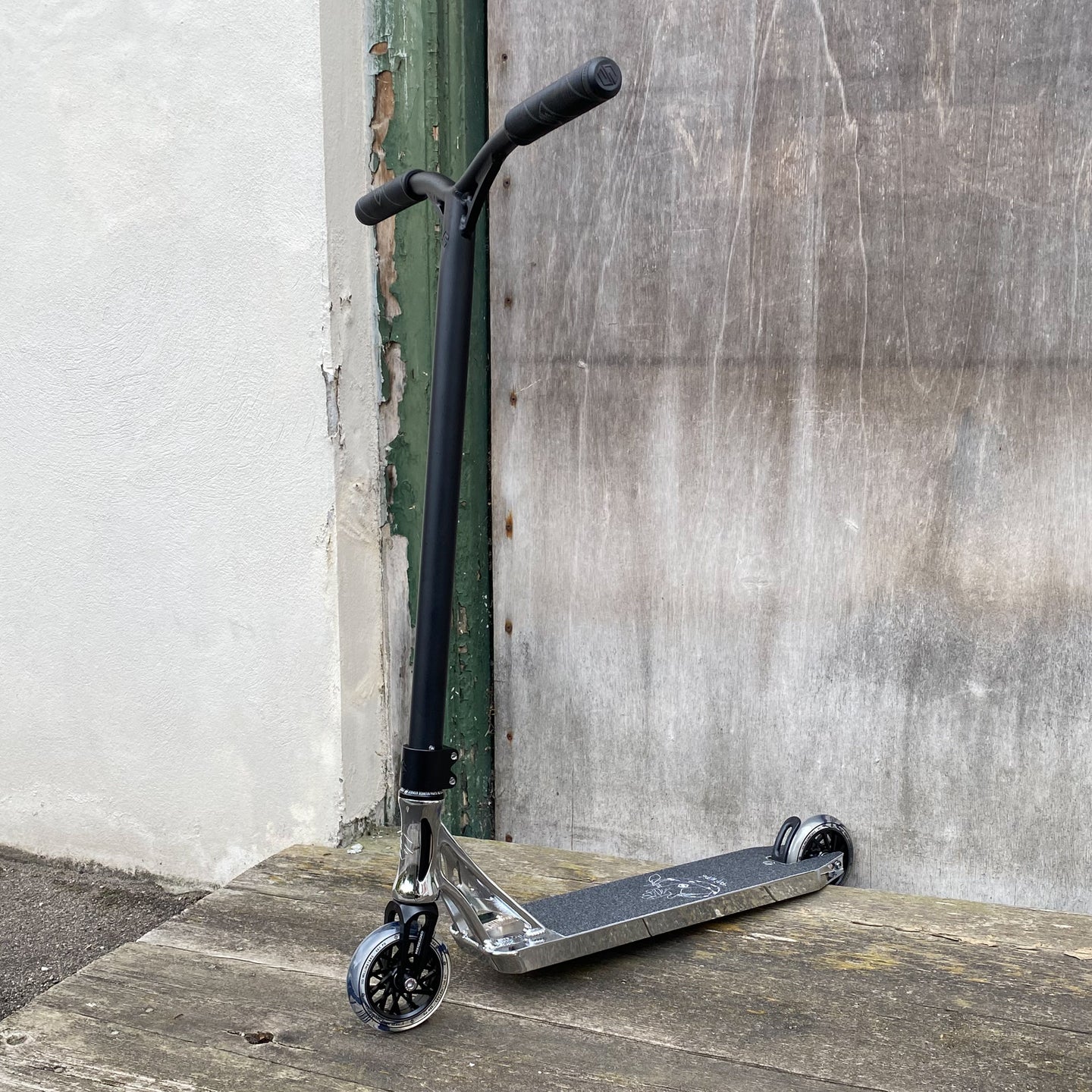 Striker Chrome Deck Custom Build - Svart/Chrome-ScootWorld.se