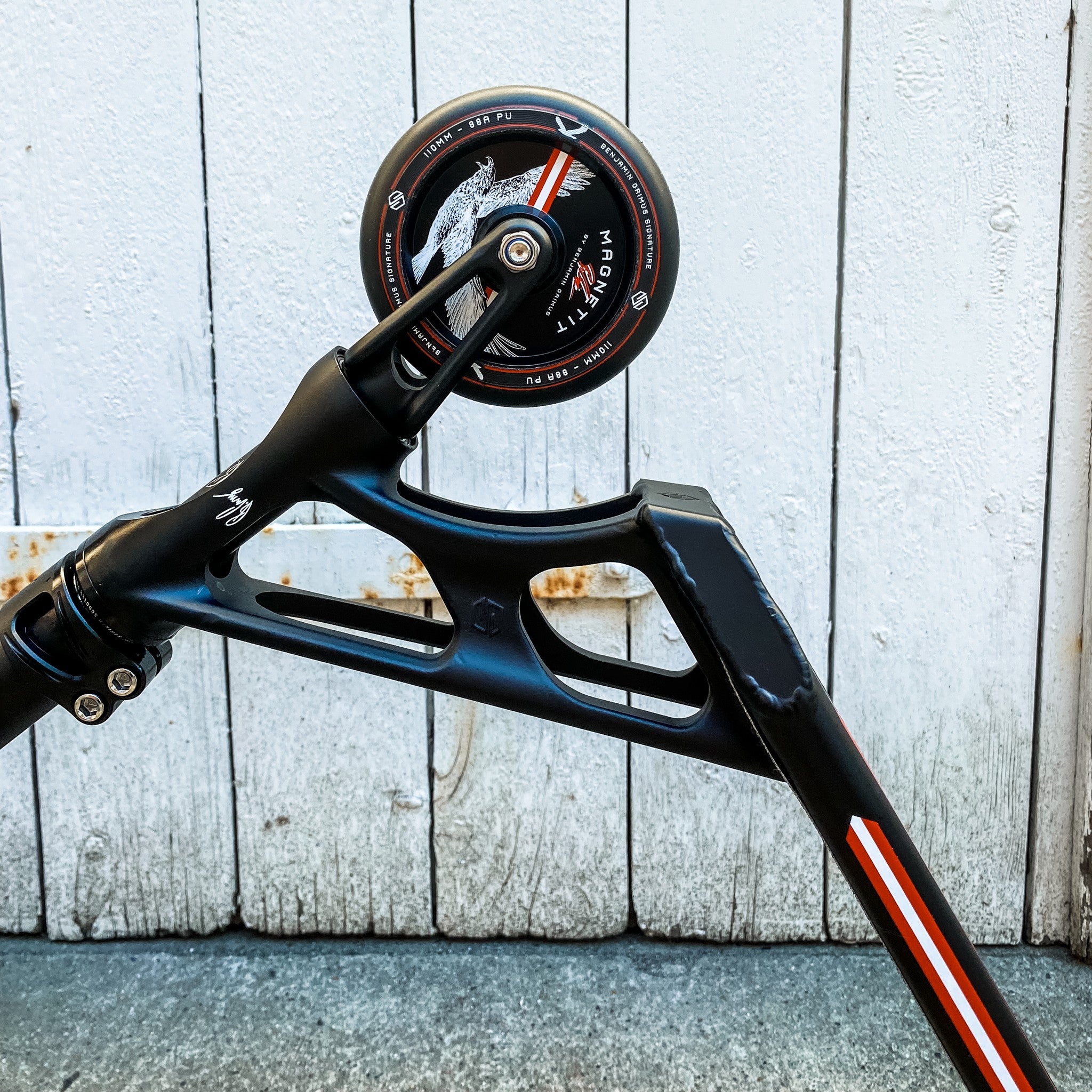Striker BGSEAKK Extreme Custom Build - Svart-ScootWorld.se