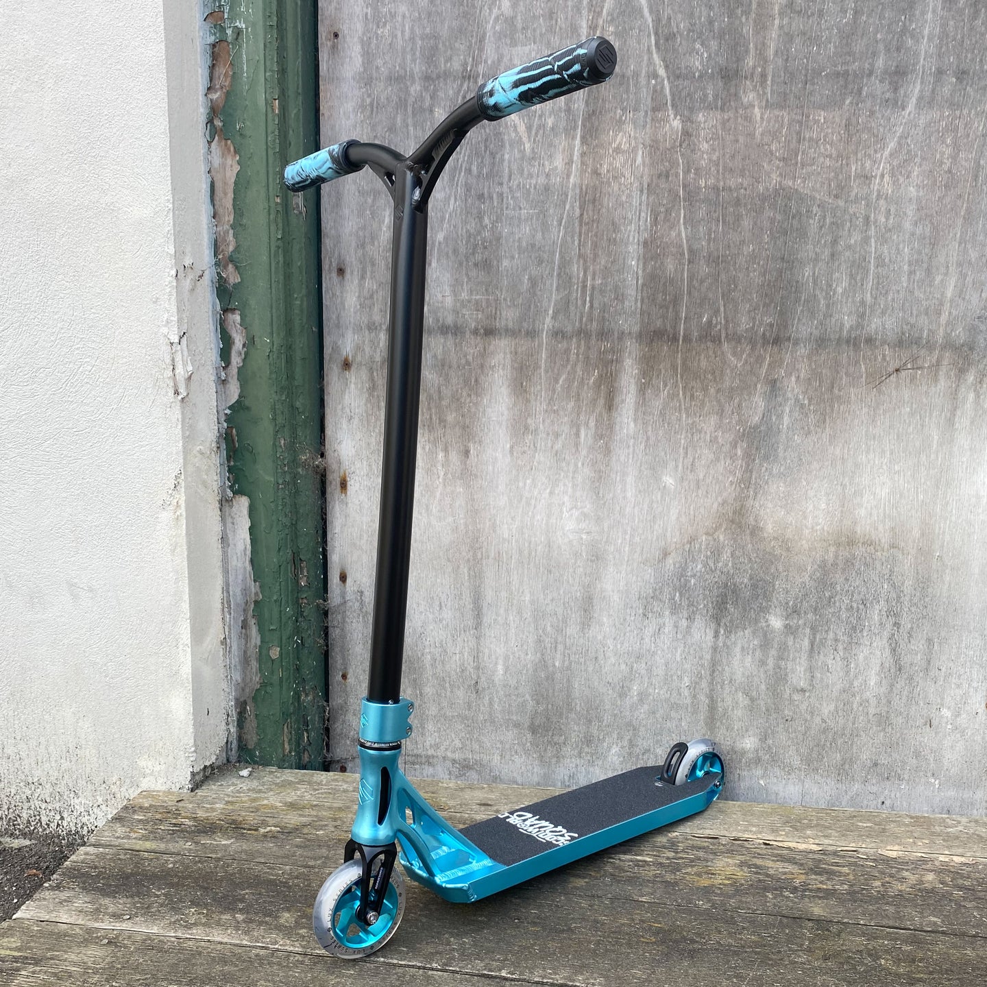 Striker Park Teal Custom Build - Svart/Blå-ScootWorld.se