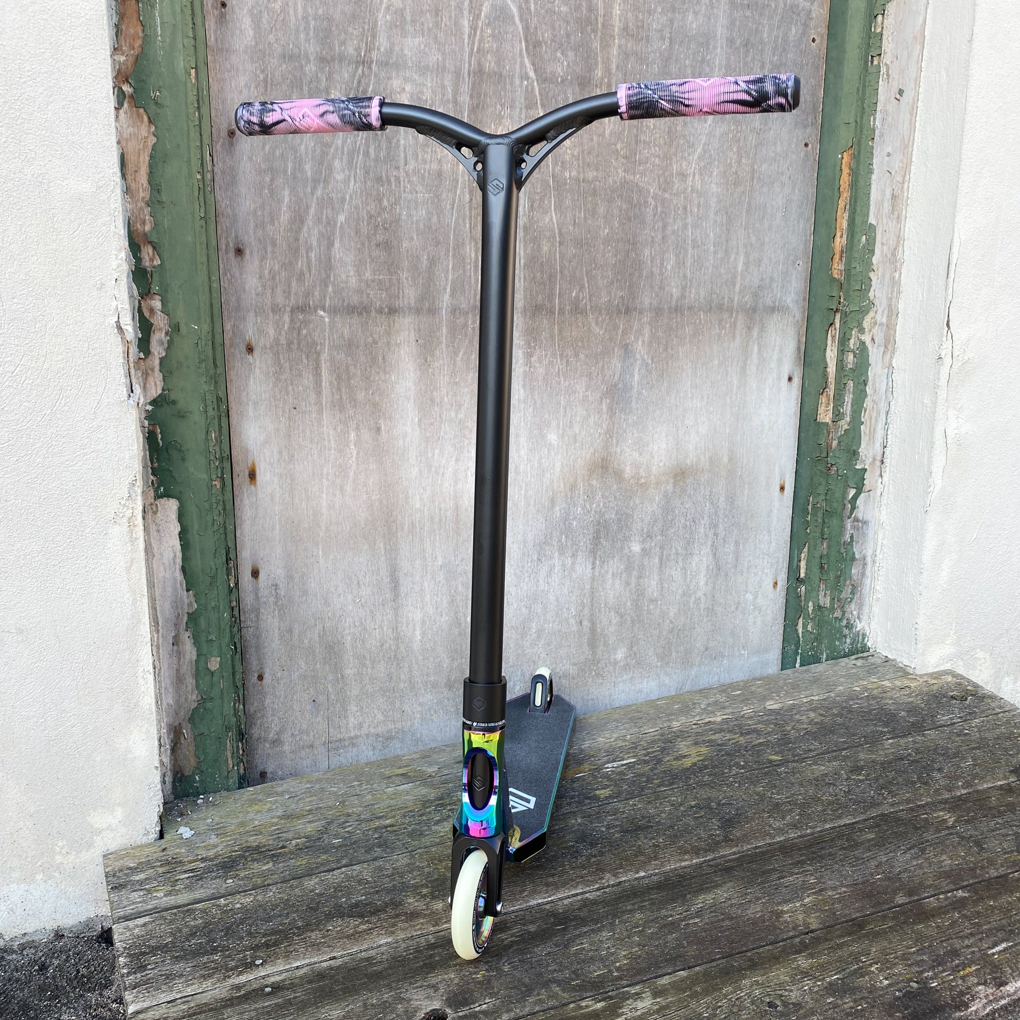 Striker Rainbow Custom Build - Rainbow-ScootWorld.se