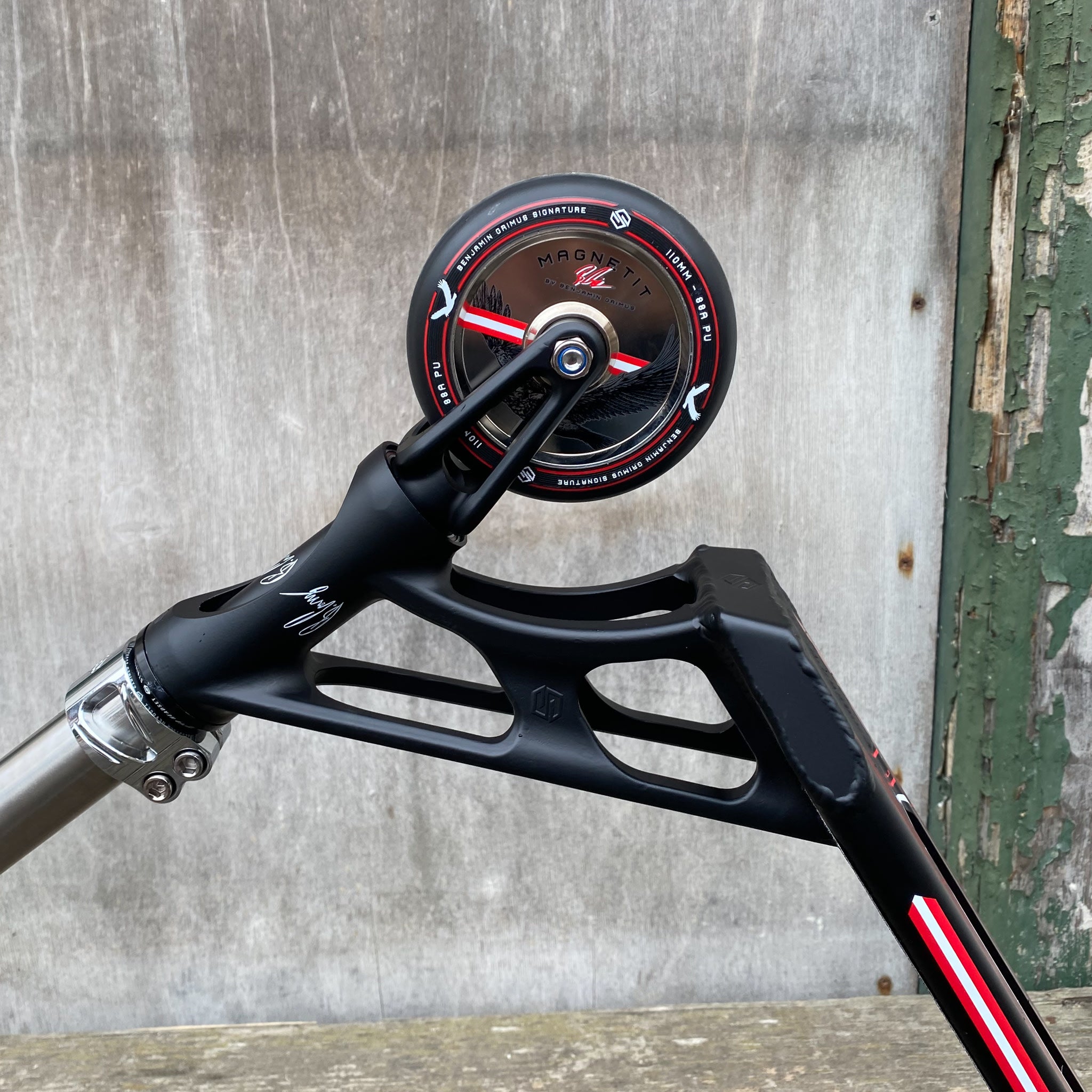Striker BGSEAKK Titan Custom Build - Svart/Silver-ScootWorld.se