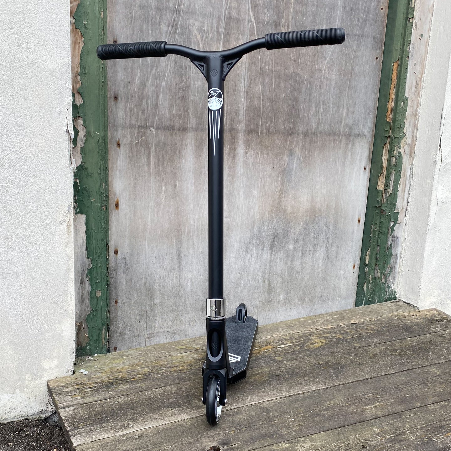 Striker BenJ Bar Custom Build - Svart-ScootWorld.se