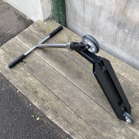 Striker T-Bar Silver Custom Build - Svart/Silver-ScootWorld.se