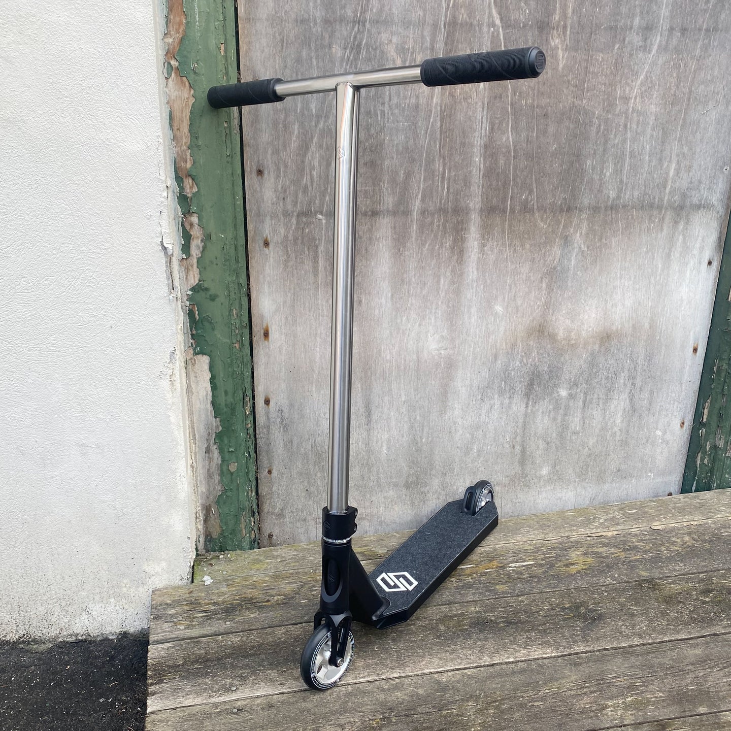 Striker T-Bar Custom Build - Svart/Silver-ScootWorld.se