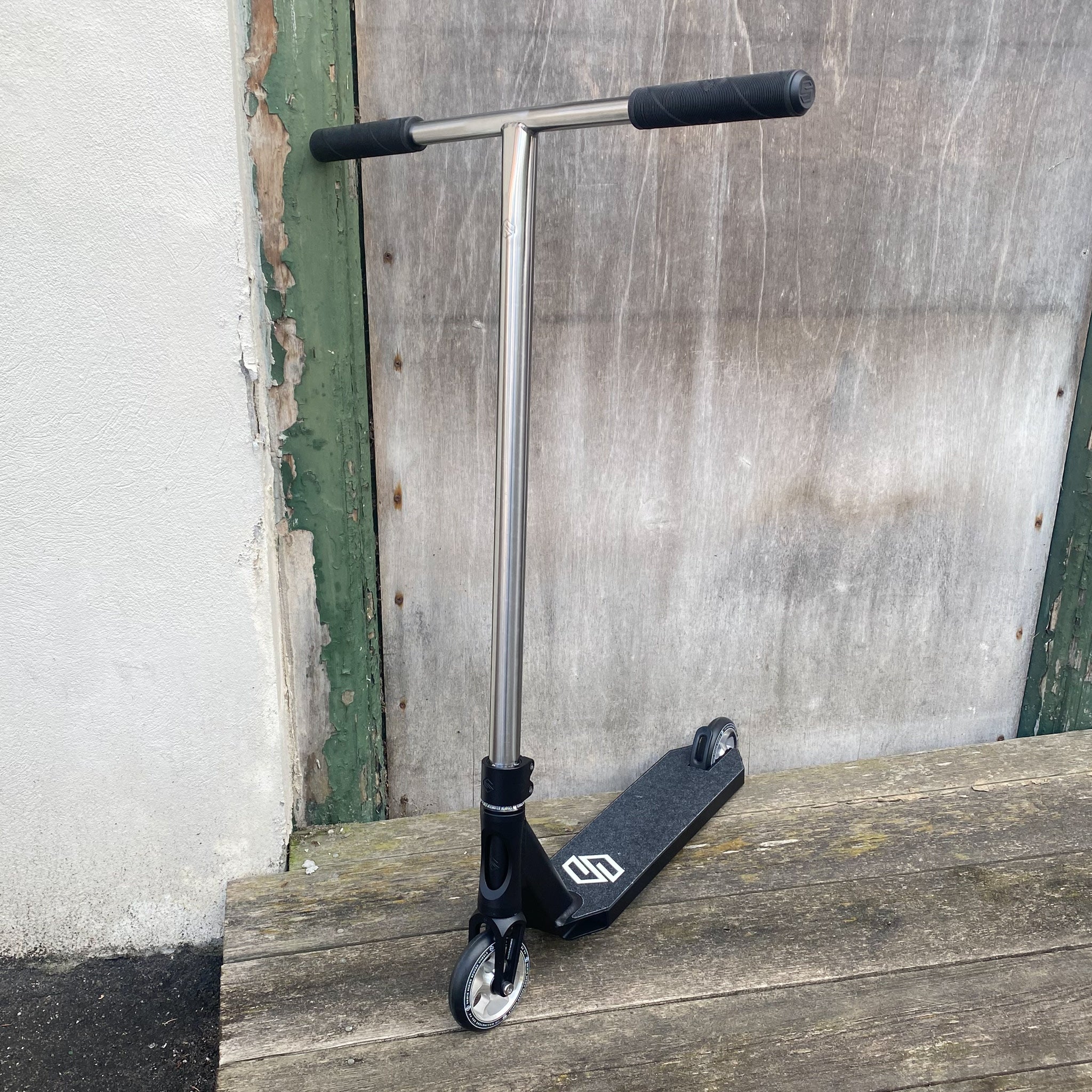 Striker T-Bar Custom Build - Svart/Silver-ScootWorld.se