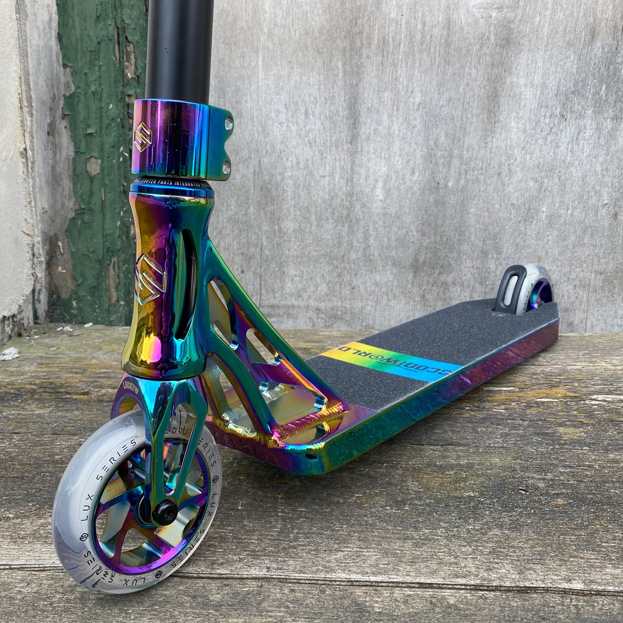 Striker Rainbow Deck Custom Build - Svart/Rainbow-ScootWorld.se