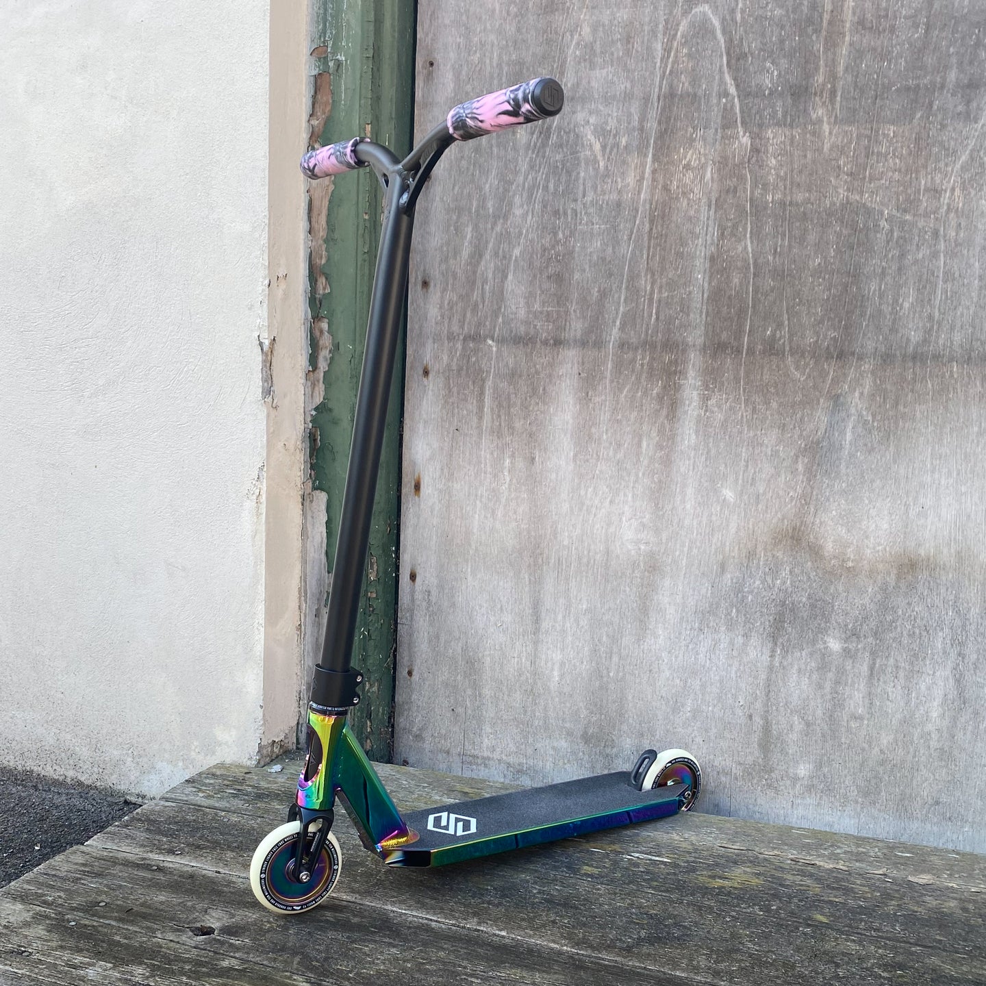 Striker Rainbow Custom Build - Rainbow-ScootWorld.se