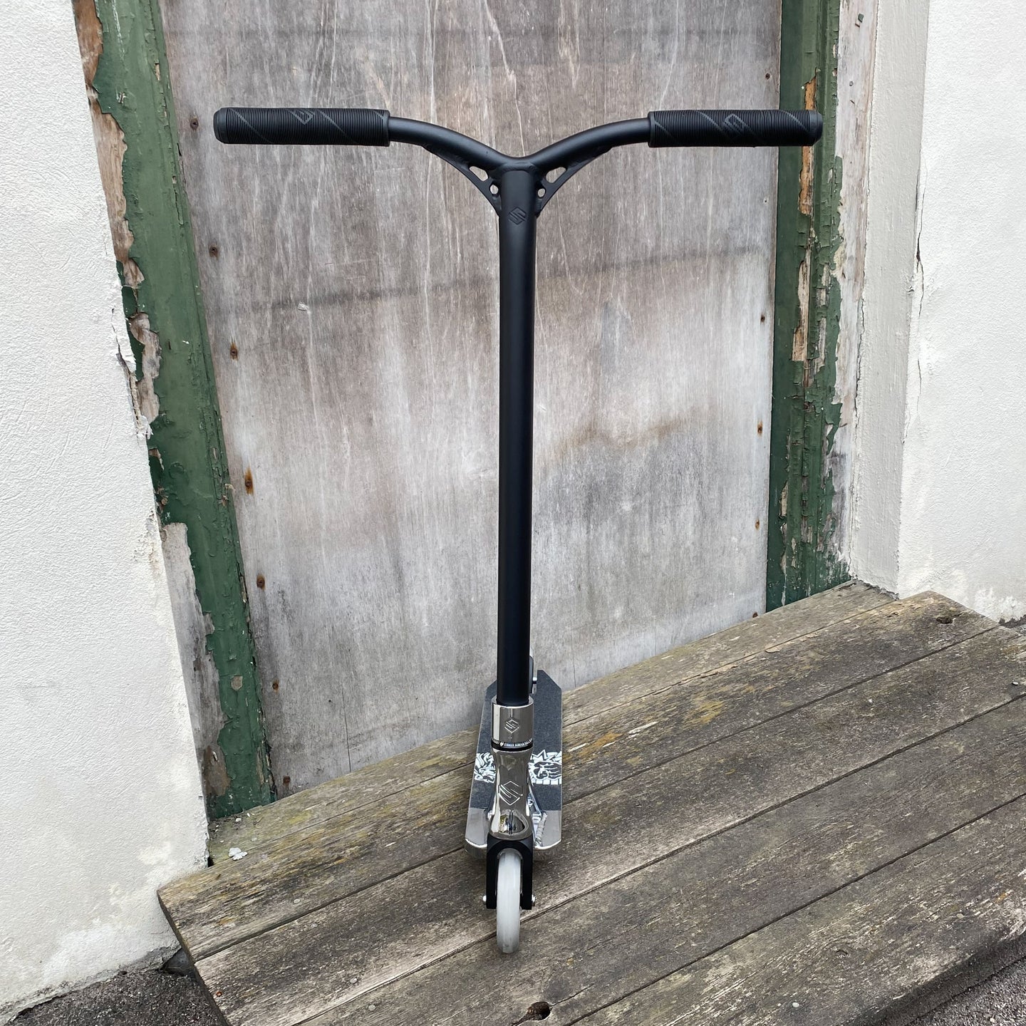 Striker Chrome Custom Build - Svart/Silver-ScootWorld.se