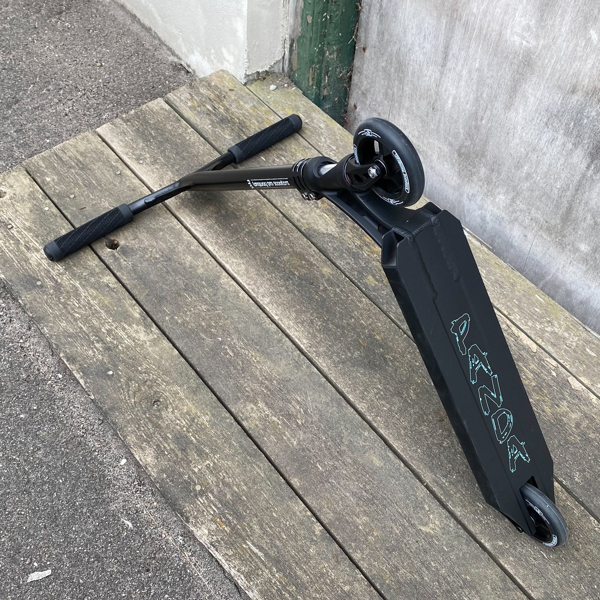 Longway Panda Custom Build - Svart-ScootWorld.se