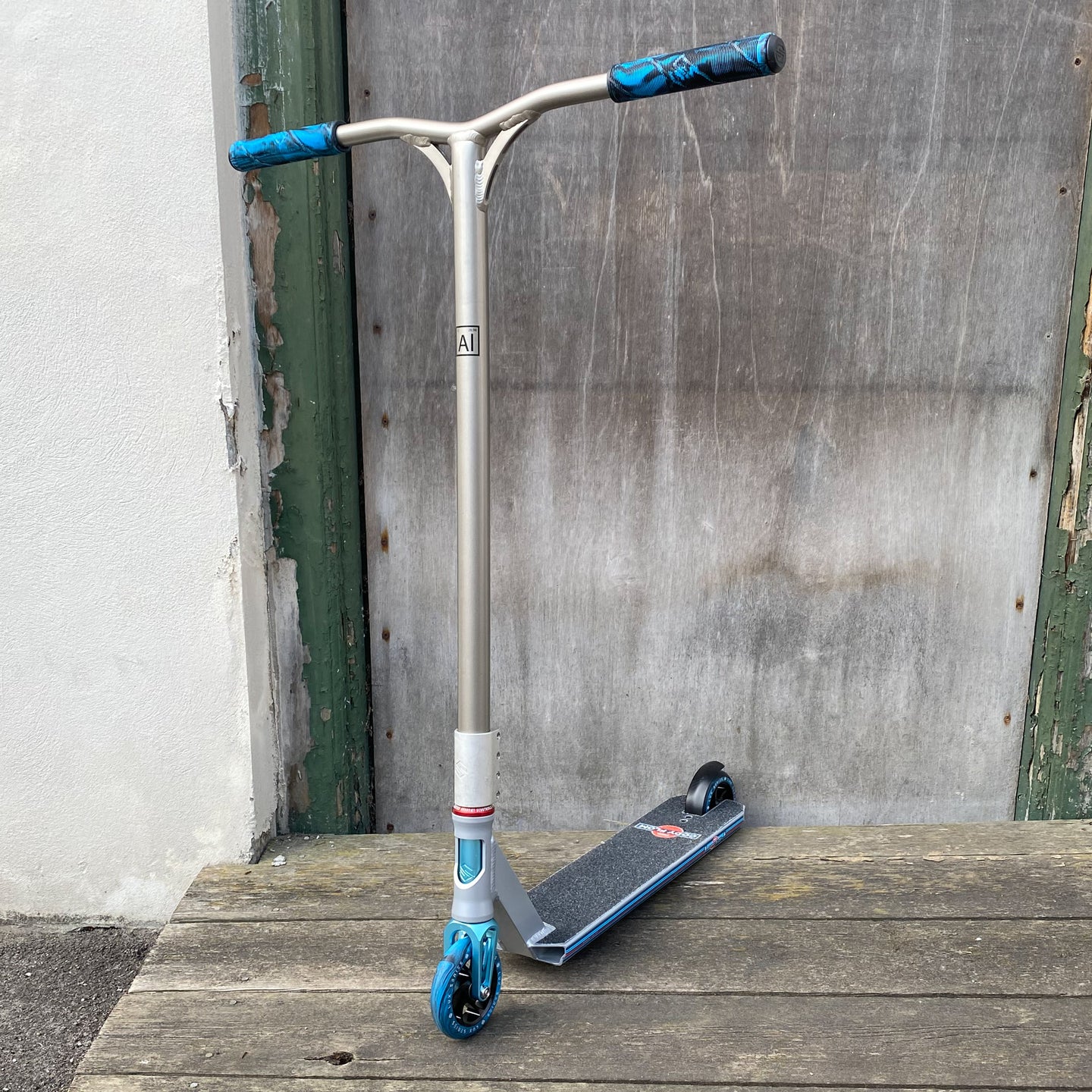 Striker Lucky Custom Build - Silver/Blå-ScootWorld.se