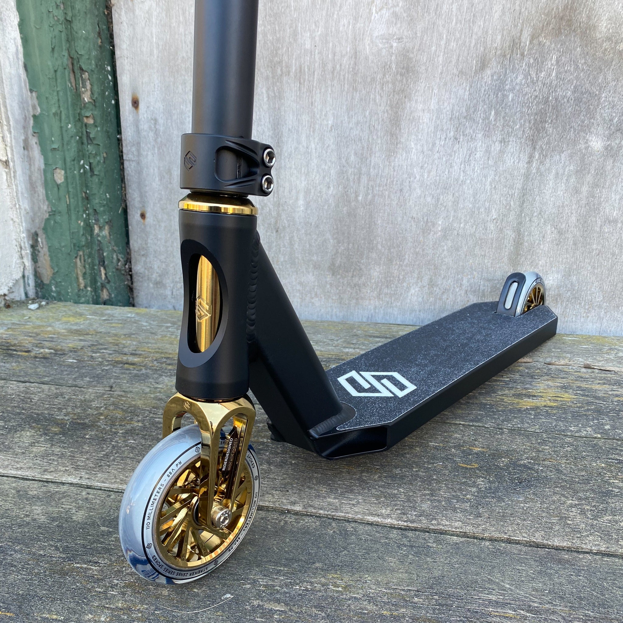 Striker Black/Gold Custom Build - Svart/Gold-ScootWorld.se