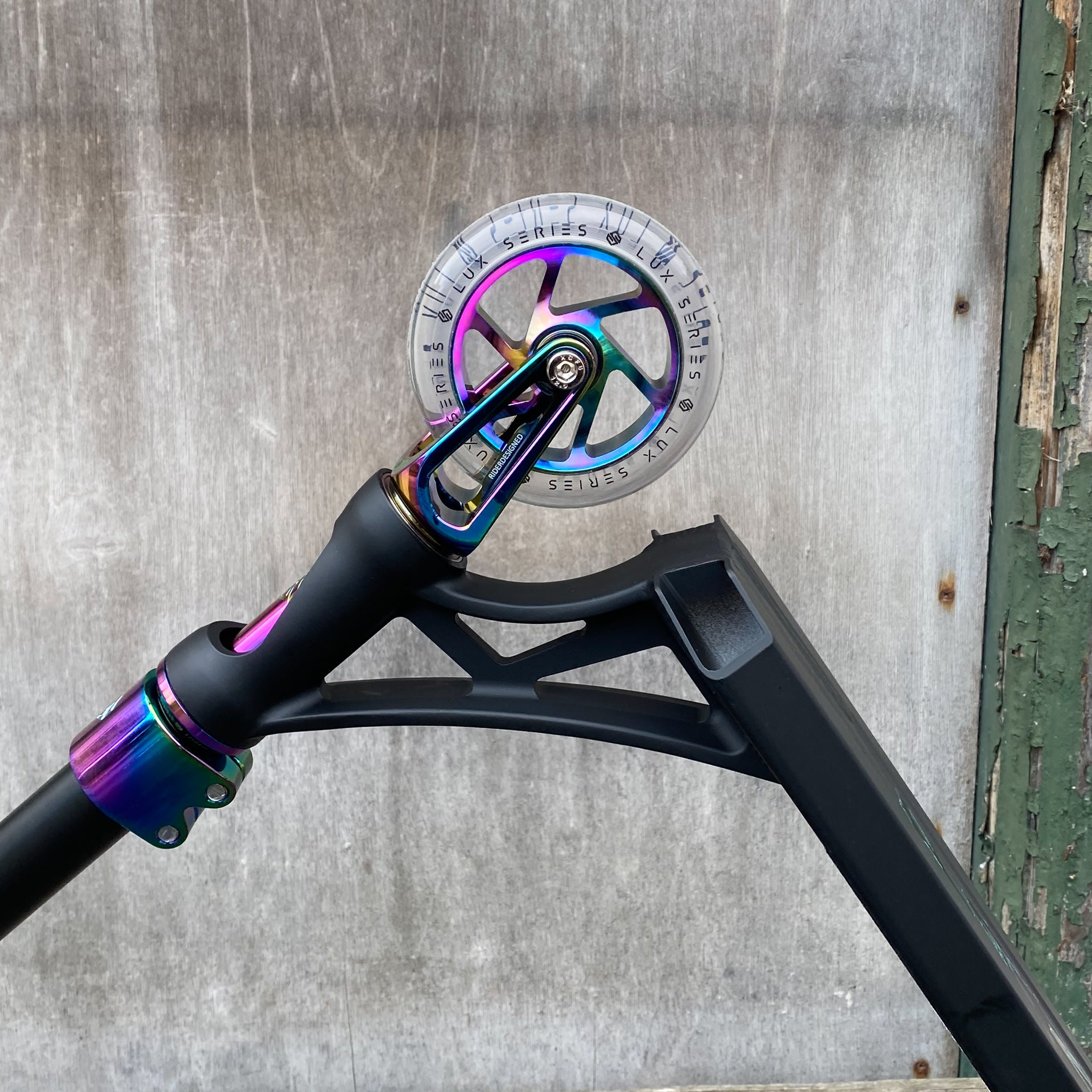 Striker Panda Deck Custom Build - Svart/Rainbow-ScootWorld.se
