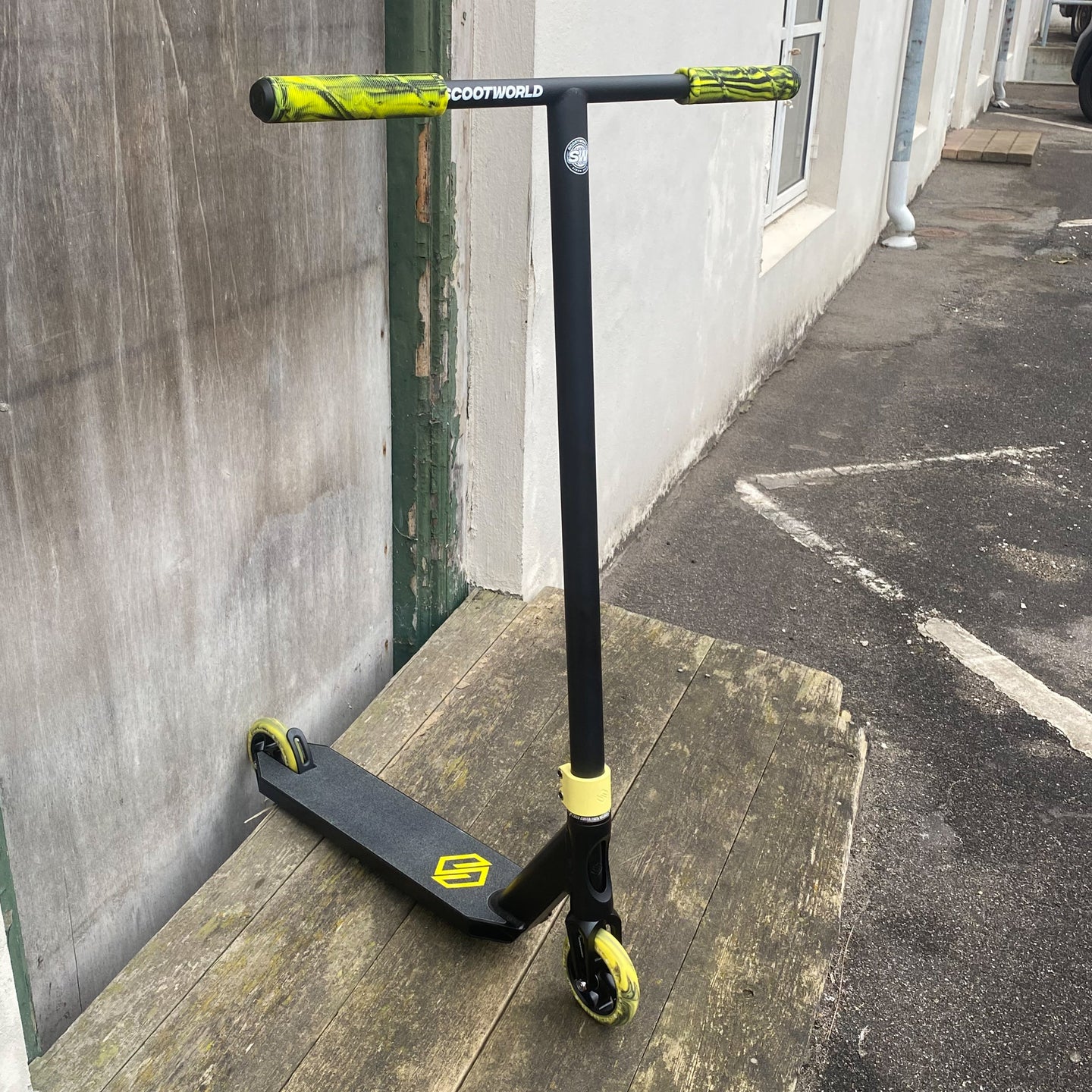 ScootWorld Painted Custom Build - Svart/Guld-ScootWorld.se
