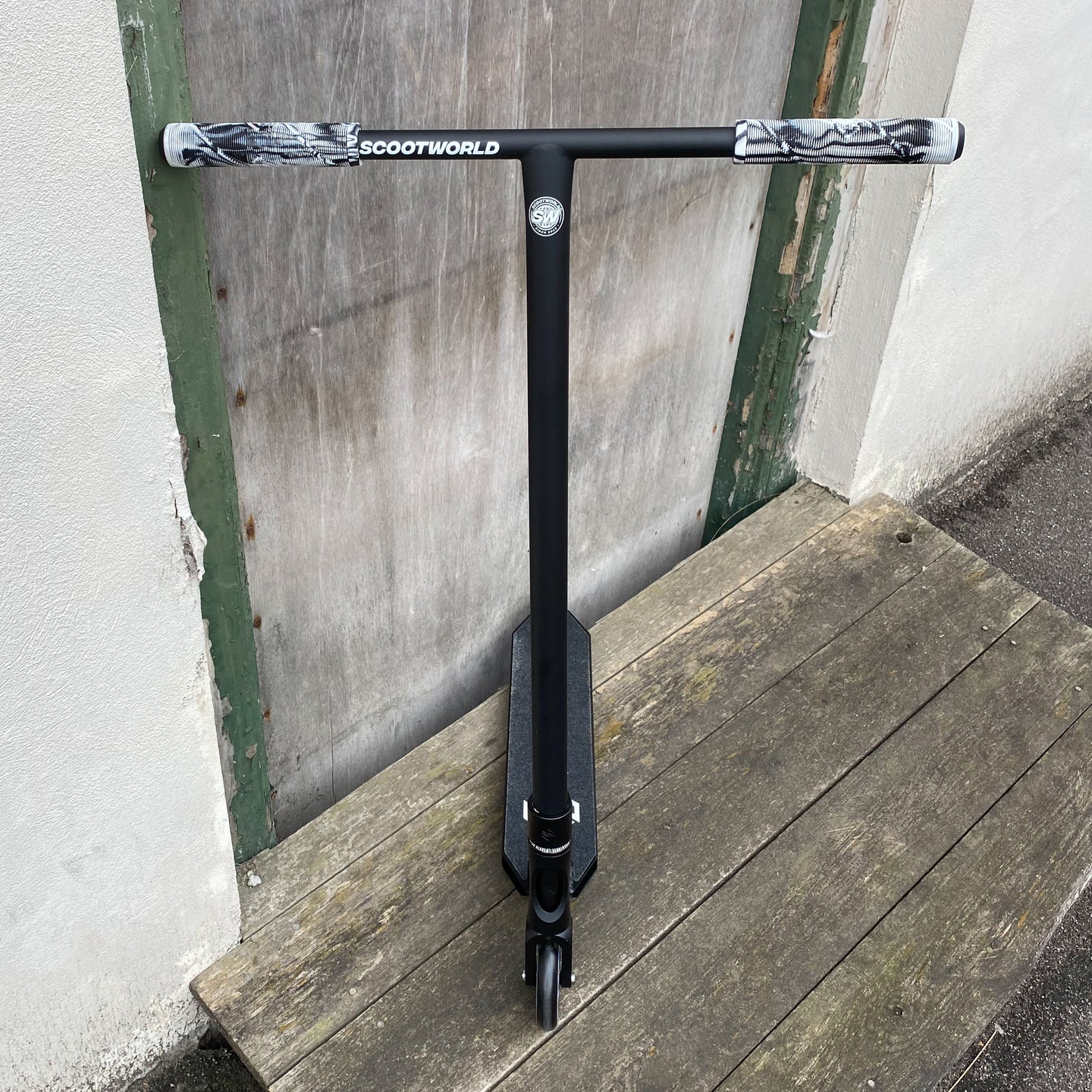 Striker x ScootWorld Titan Custom Build - Svart-ScootWorld.se