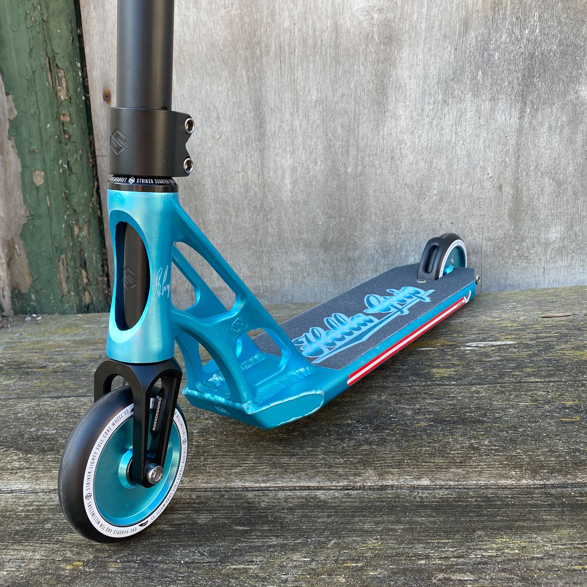 Striker BGSeakk Custom Build - Svart/Blå-ScootWorld.se
