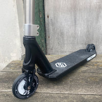 Striker BenJ Titan Bar Custom Build - Svart/Silver-ScootWorld.se