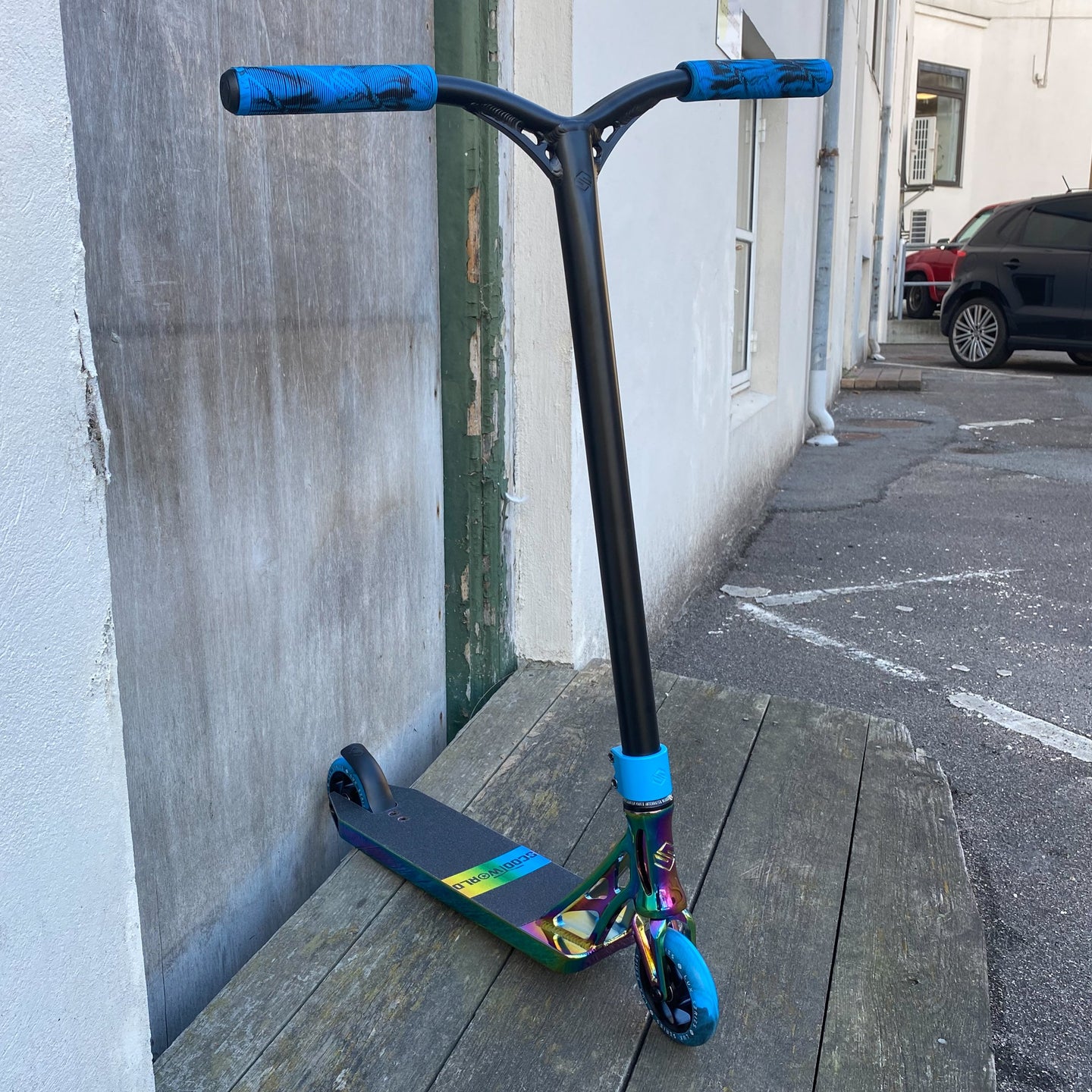 Striker Rainbow Blue Custom Build - Rainbow/Blå-ScootWorld.se