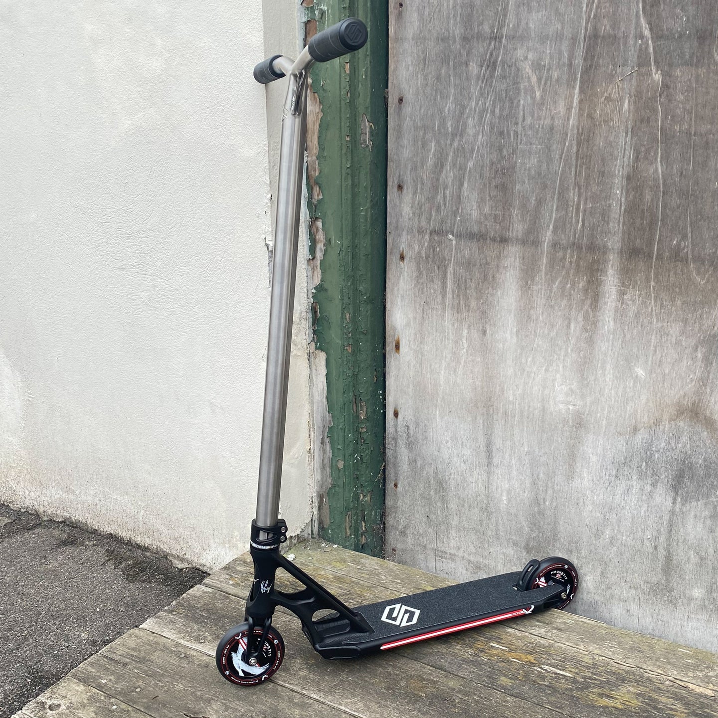 Striker BGSEAKK Titan Bar Custom Build - Svart/Silver-ScootWorld.se