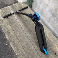 Striker Black/Blue Custom Build - Svart/Blå-ScootWorld.se