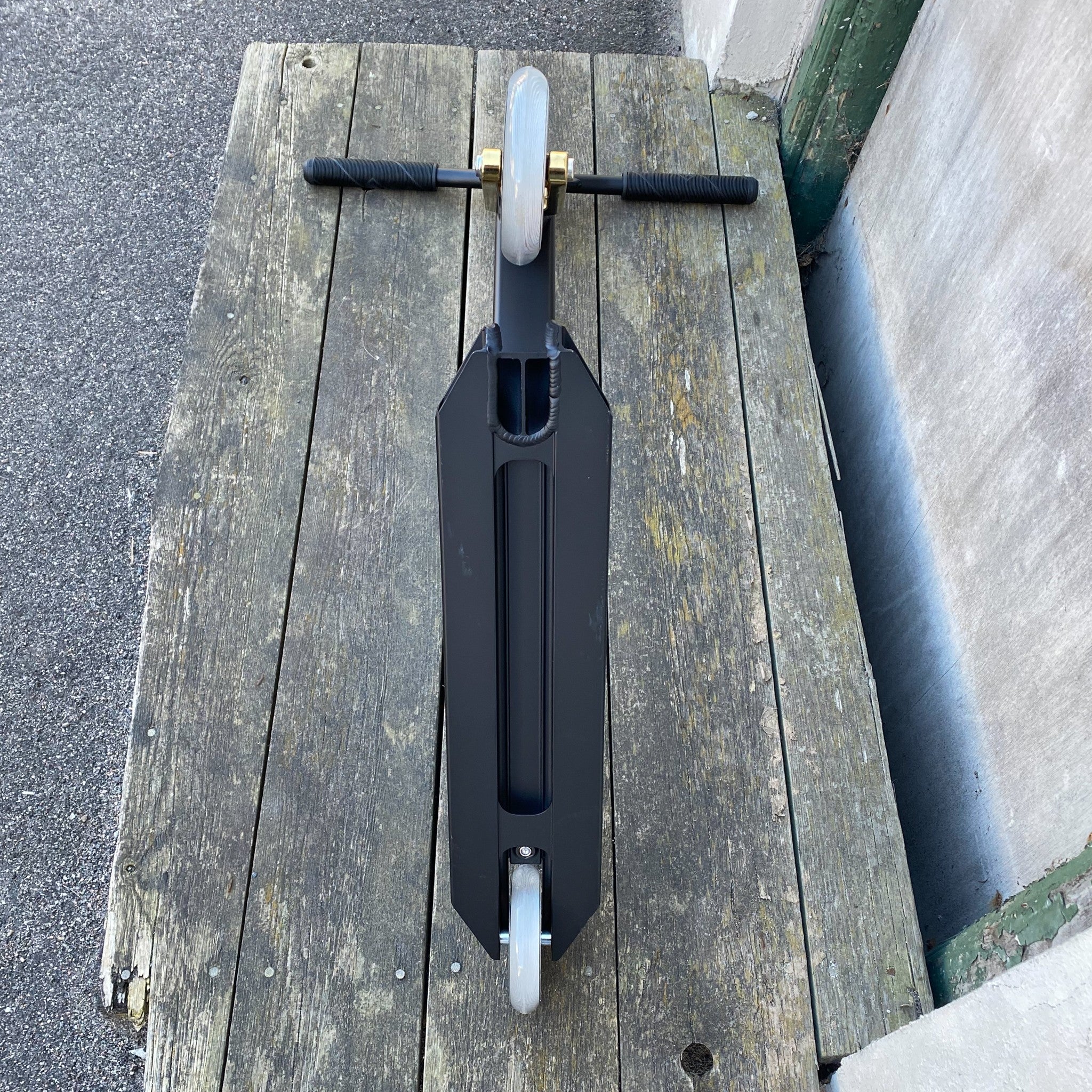 Striker Black/Gold Custom Build - Svart/Gold-ScootWorld.se
