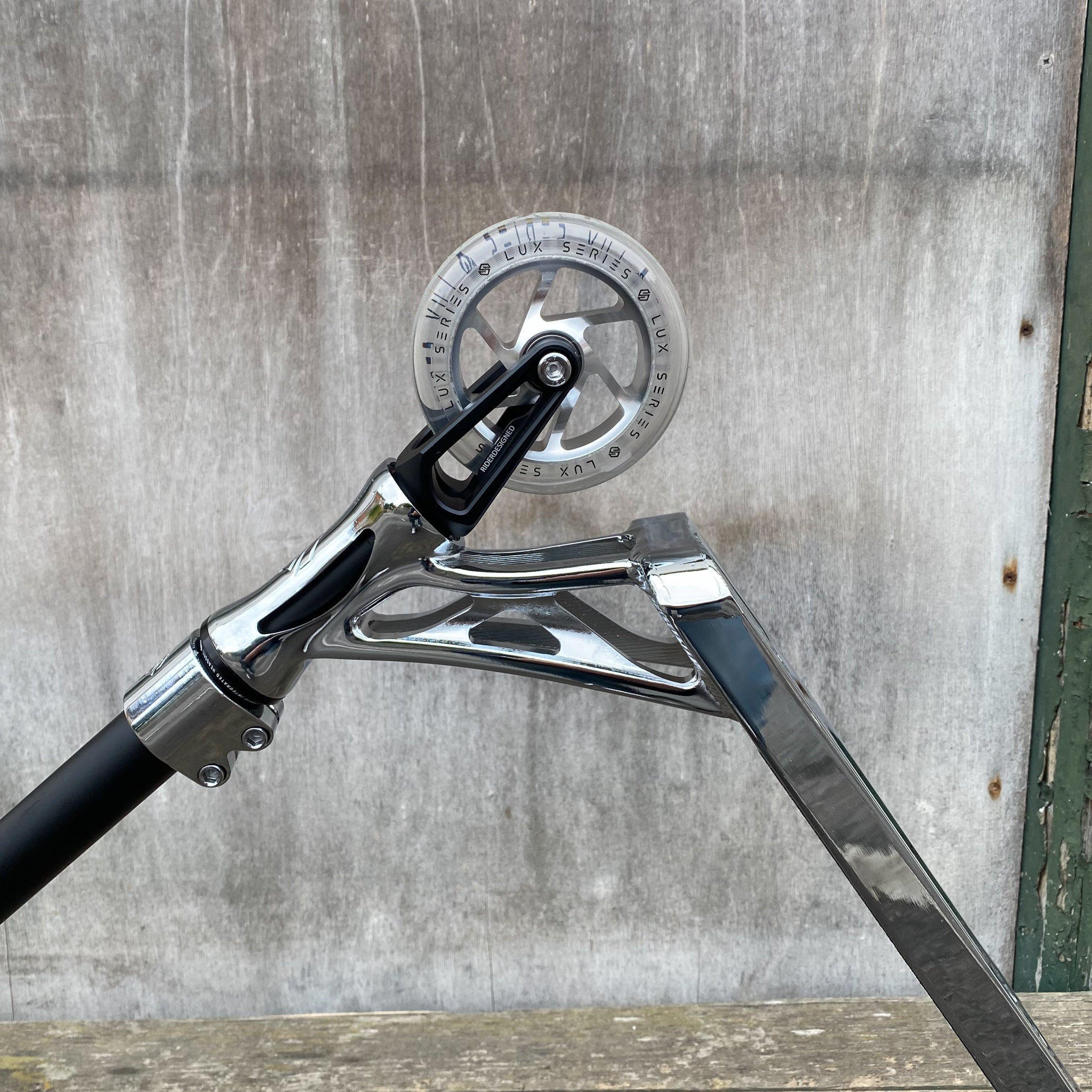 Striker Chrome Custom Build - Svart/Silver-ScootWorld.se