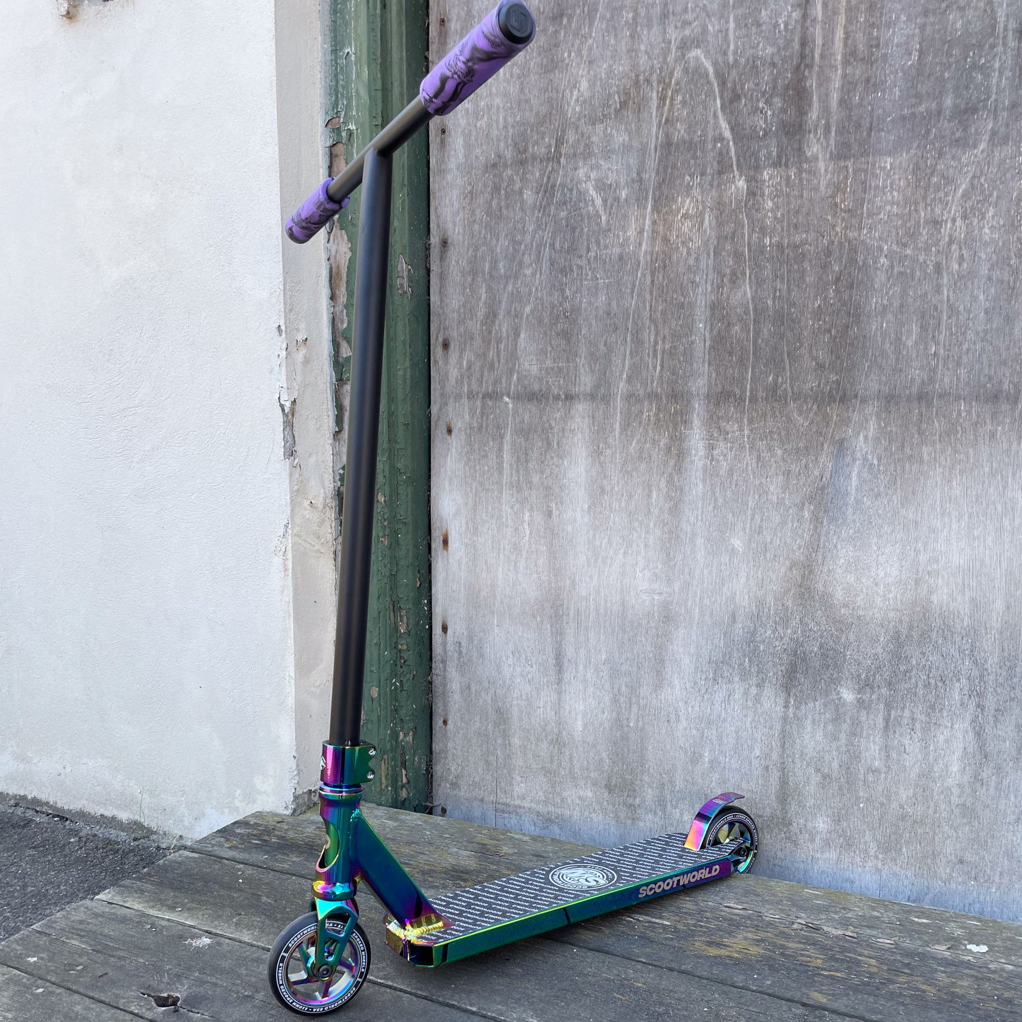 ScootWorld Gravis Custom Build Trick Sparkcykel - Svart/Rainbow-ScootWorld.se