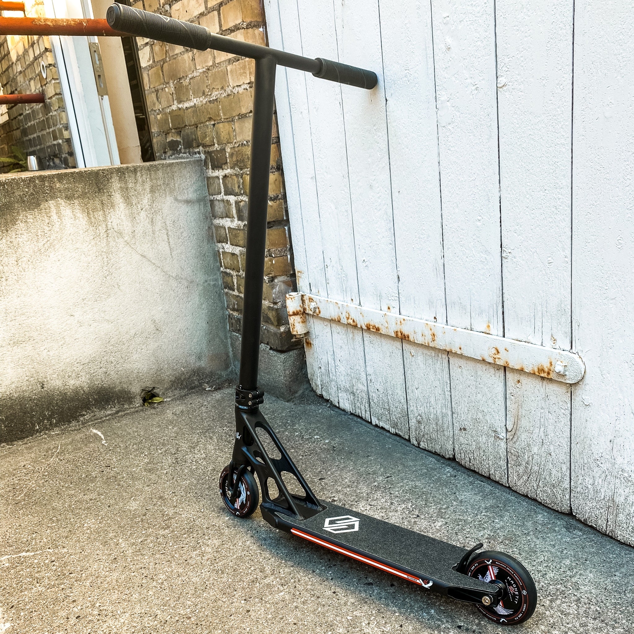 Striker BGSEAKK Extreme Custom Build - Svart-ScootWorld.se