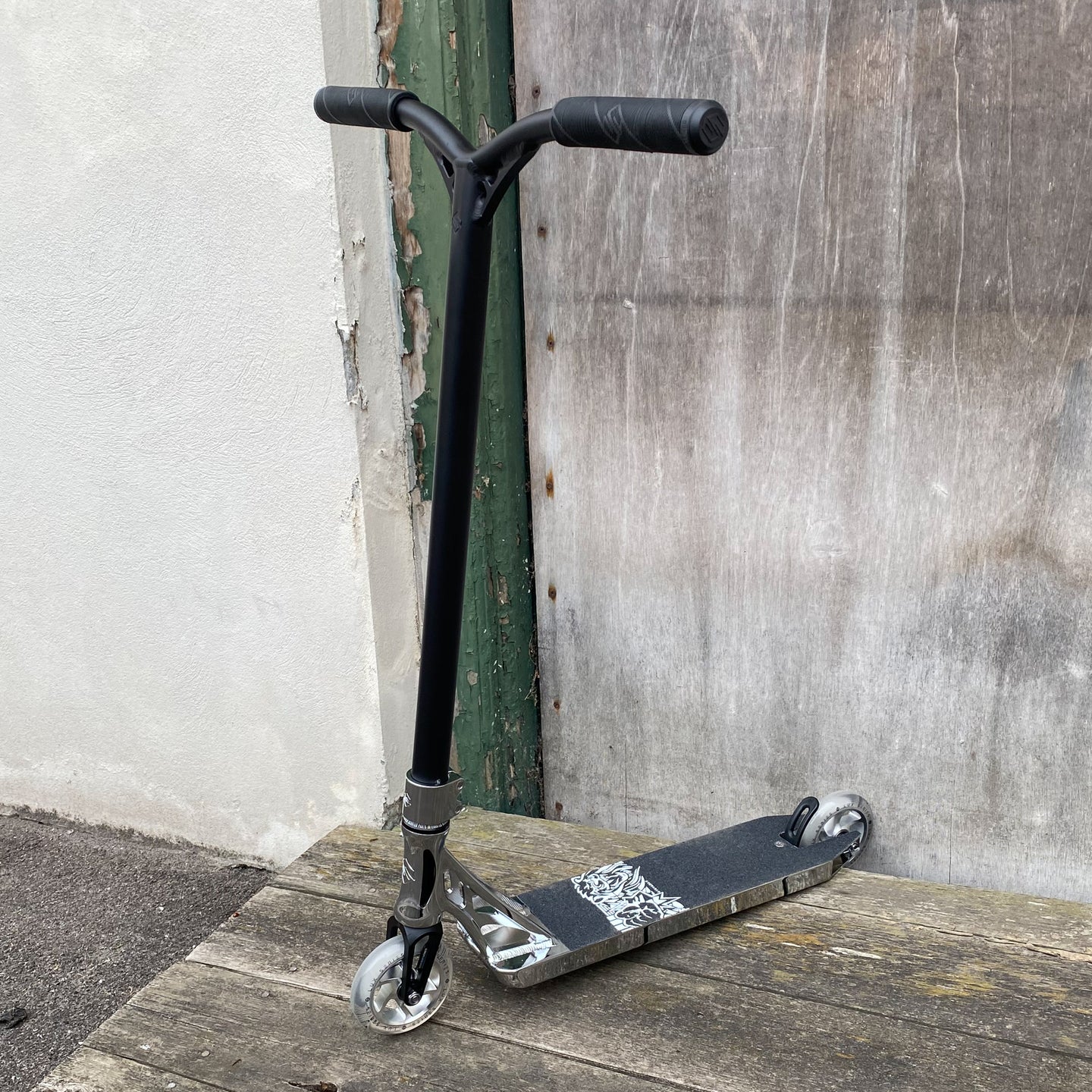 Striker Chrome Custom Build - Svart/Silver-ScootWorld.se