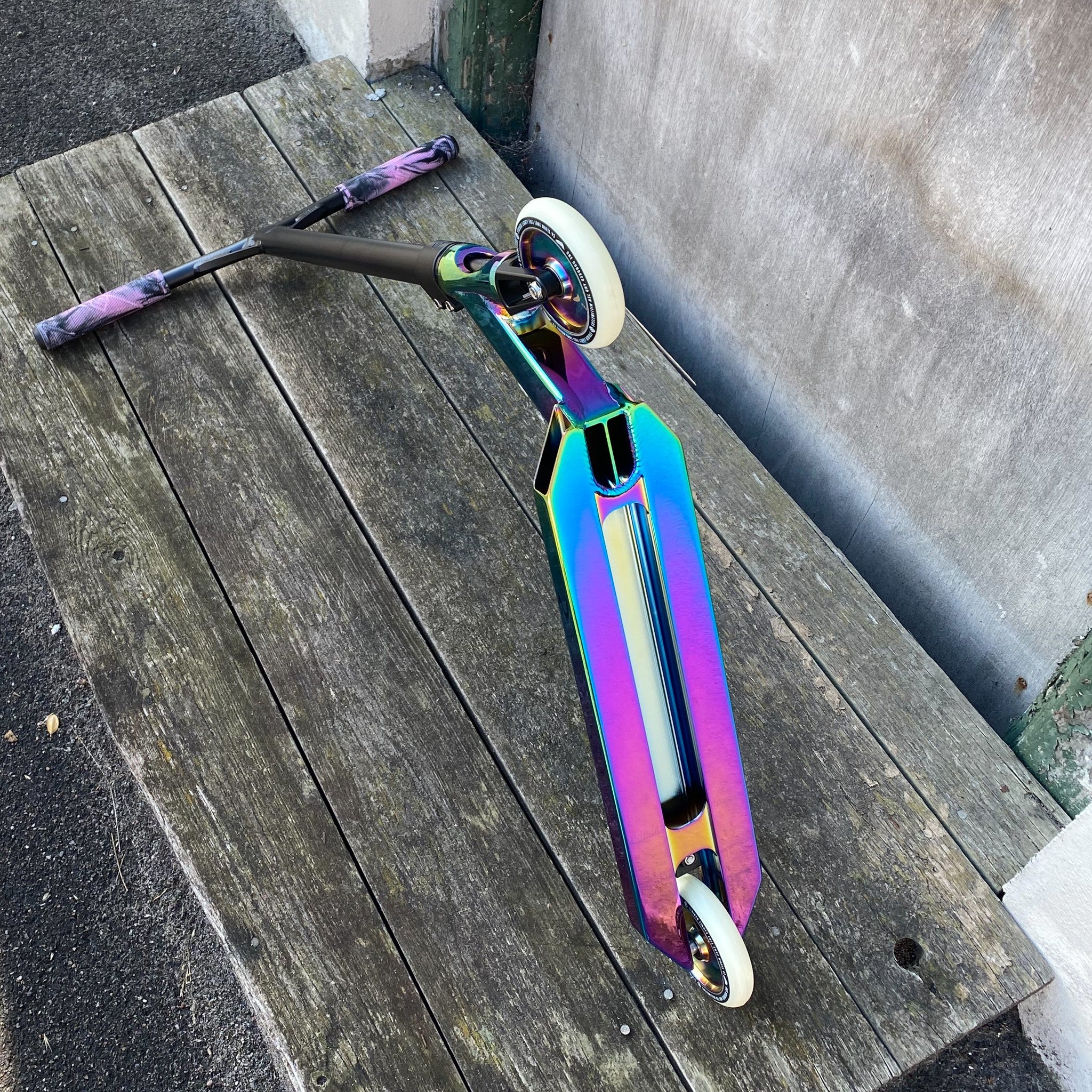 Striker Rainbow Custom Build - Rainbow-ScootWorld.se