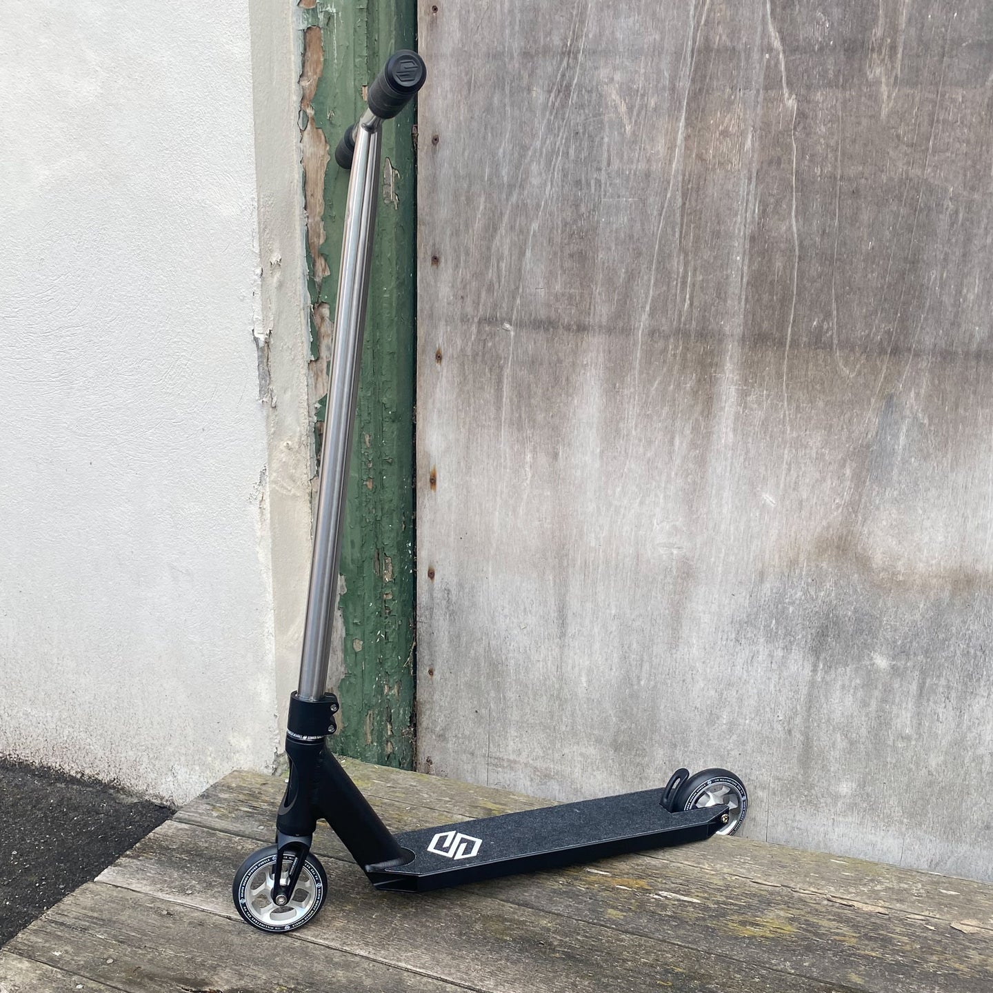 Striker T-Bar Custom Build - Svart/Silver-ScootWorld.se