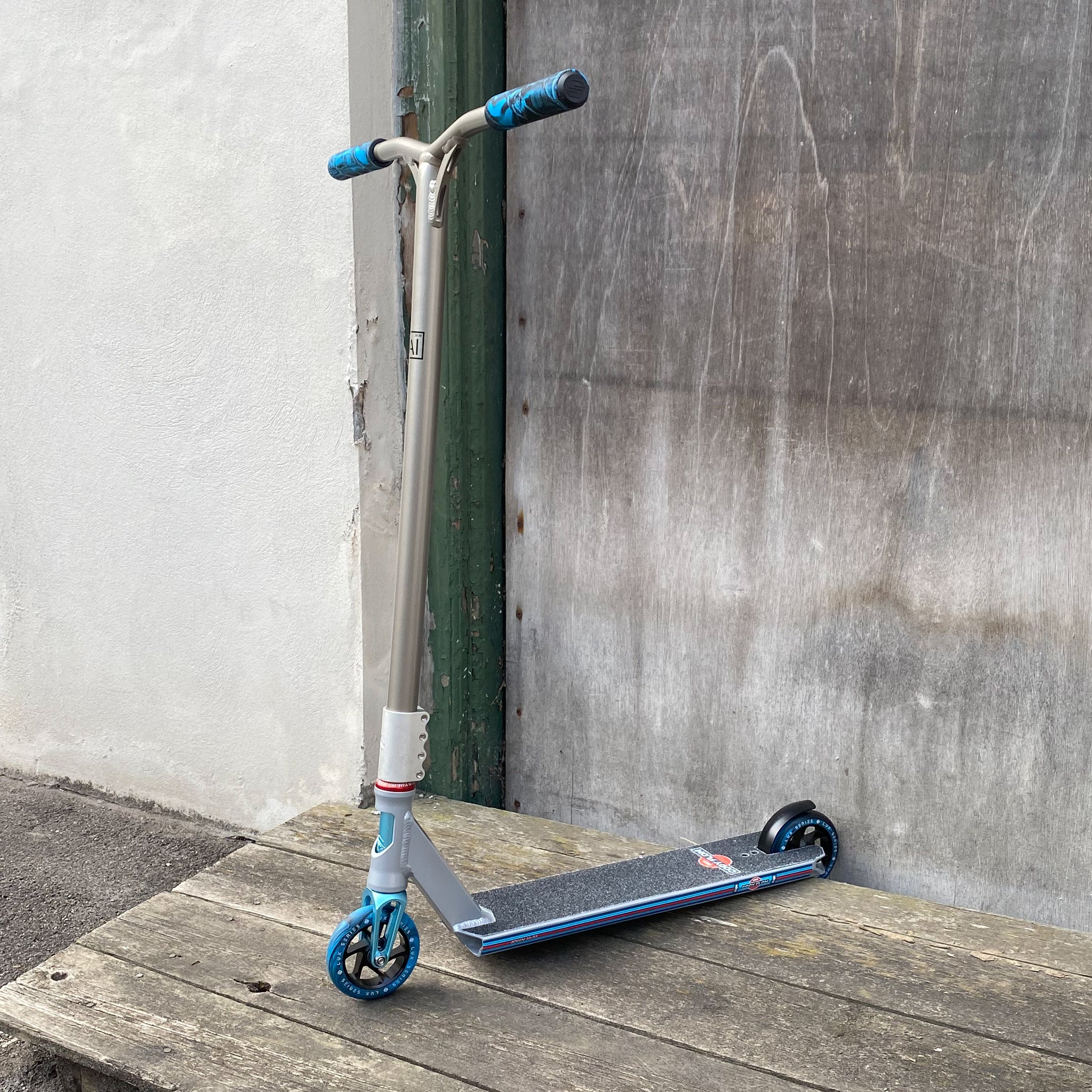 Striker Lucky Custom Build - Silver/Blå-ScootWorld.se
