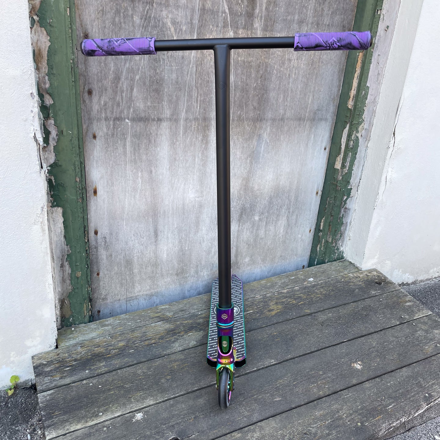 ScootWorld Gravis Custom Build Trick Sparkcykel - Svart/Rainbow-ScootWorld.se