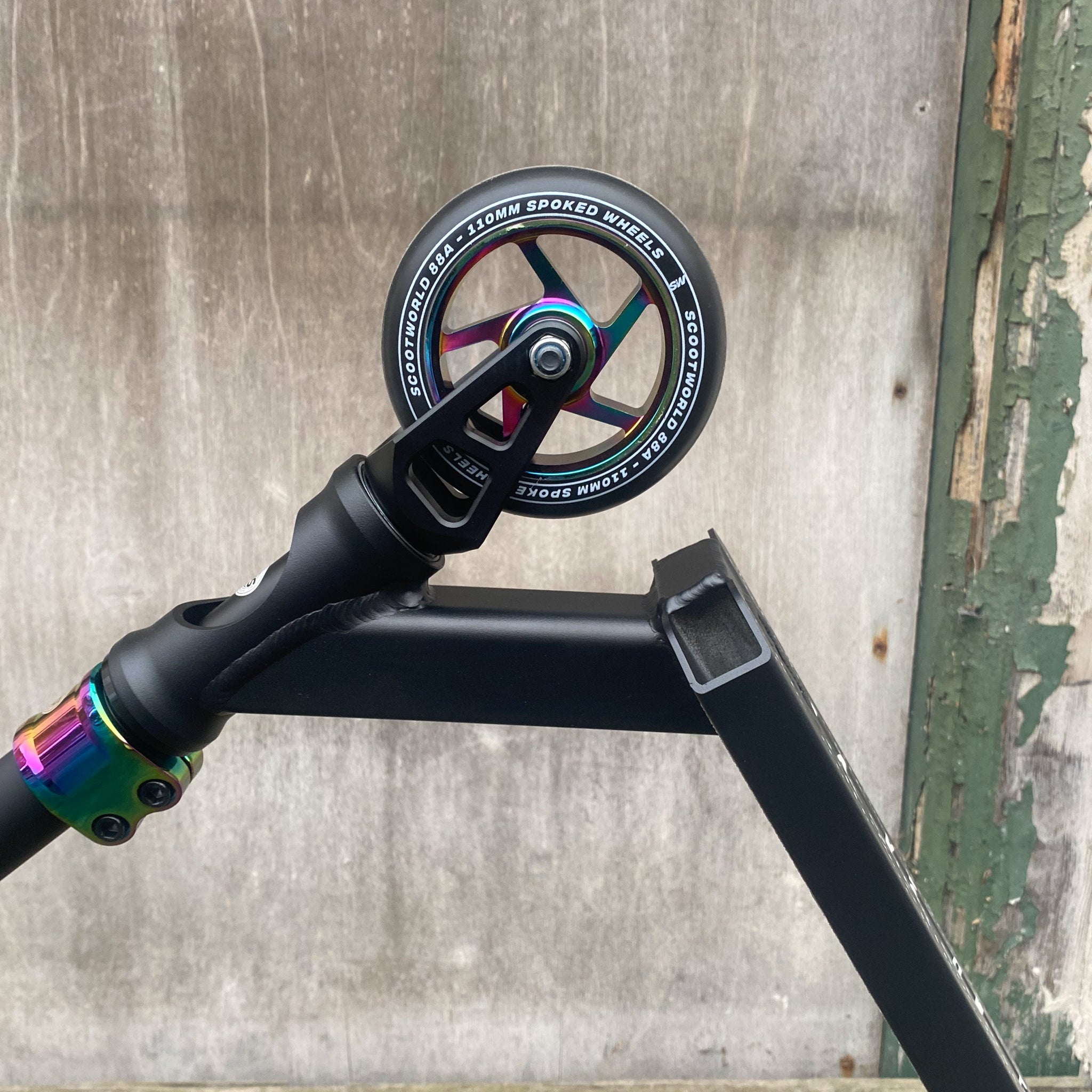 ScootWorld Titan Custom Build - Svart/Rainbow-ScootWorld.se