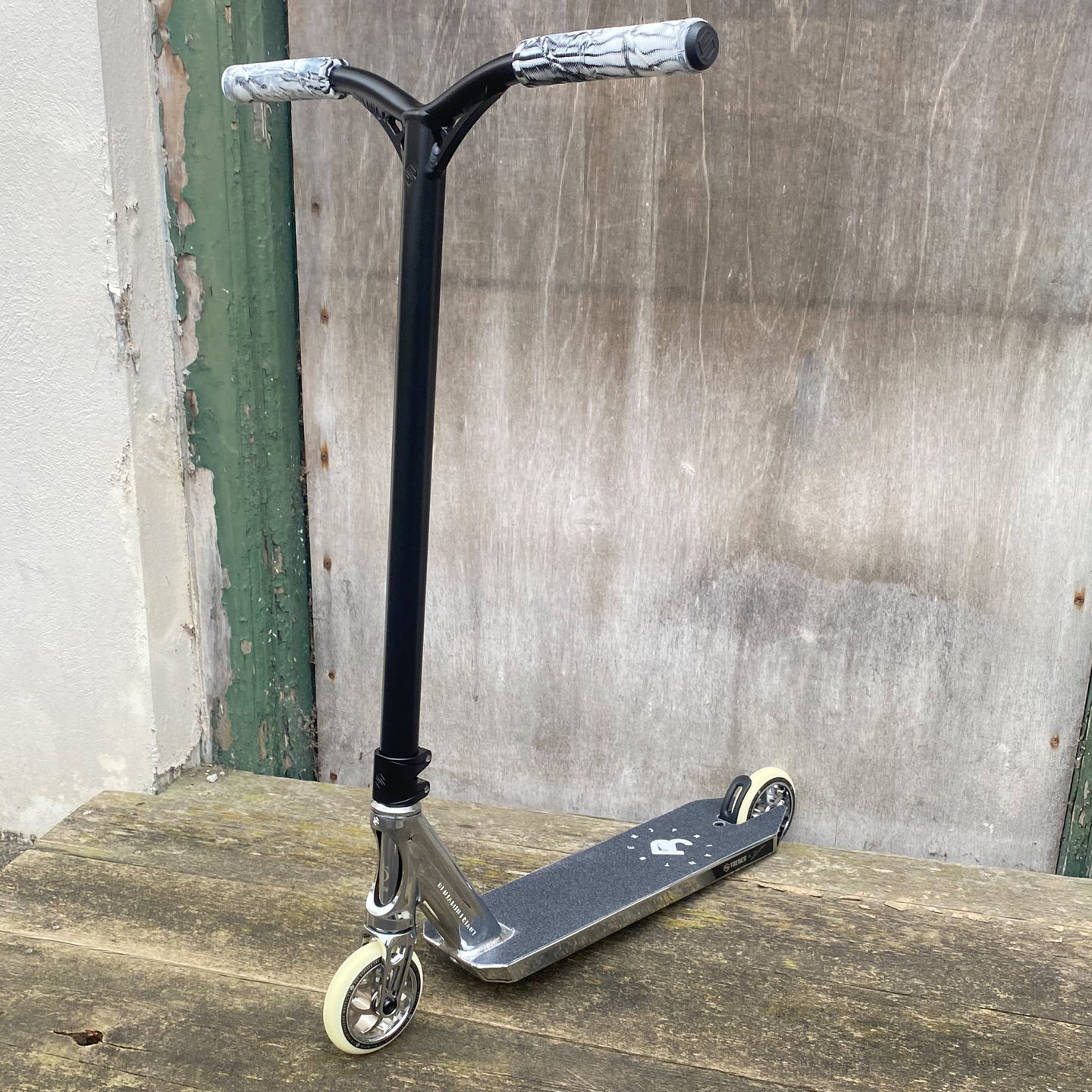 Striker BenJ Custom Build - Svart/Silver-ScootWorld.se