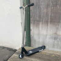 Striker BenJ Titan Bar Custom Build - Svart/Silver-ScootWorld.se