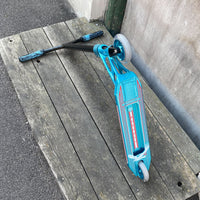 Striker Black & Teal Custom Build - Svart/Blå-ScootWorld.se