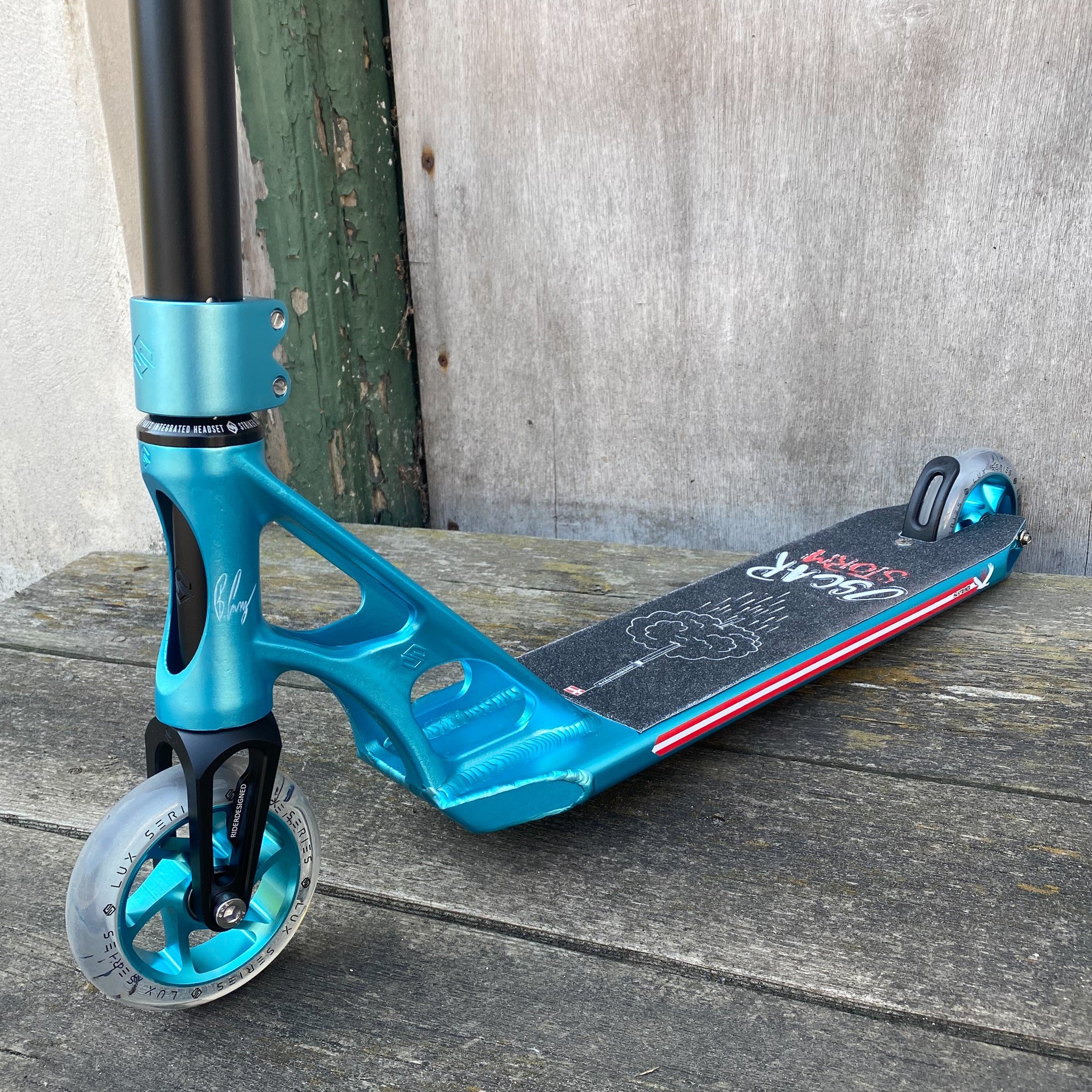 Striker Black & Teal Custom Build - Svart/Blå-ScootWorld.se